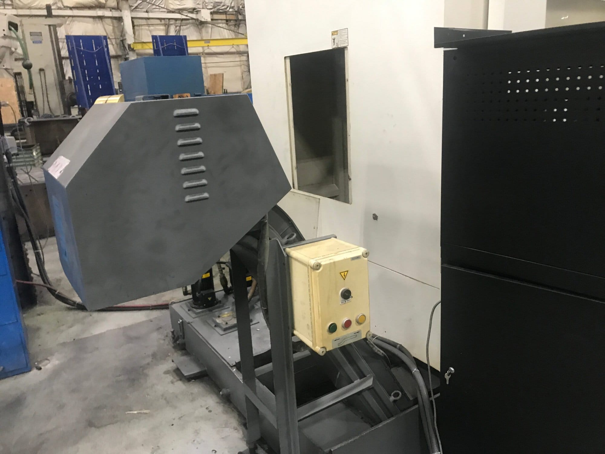 Mighty Viper Pro 1000AG VMC, 2009 - 4th Axis, Chip Conveyor - Image 10