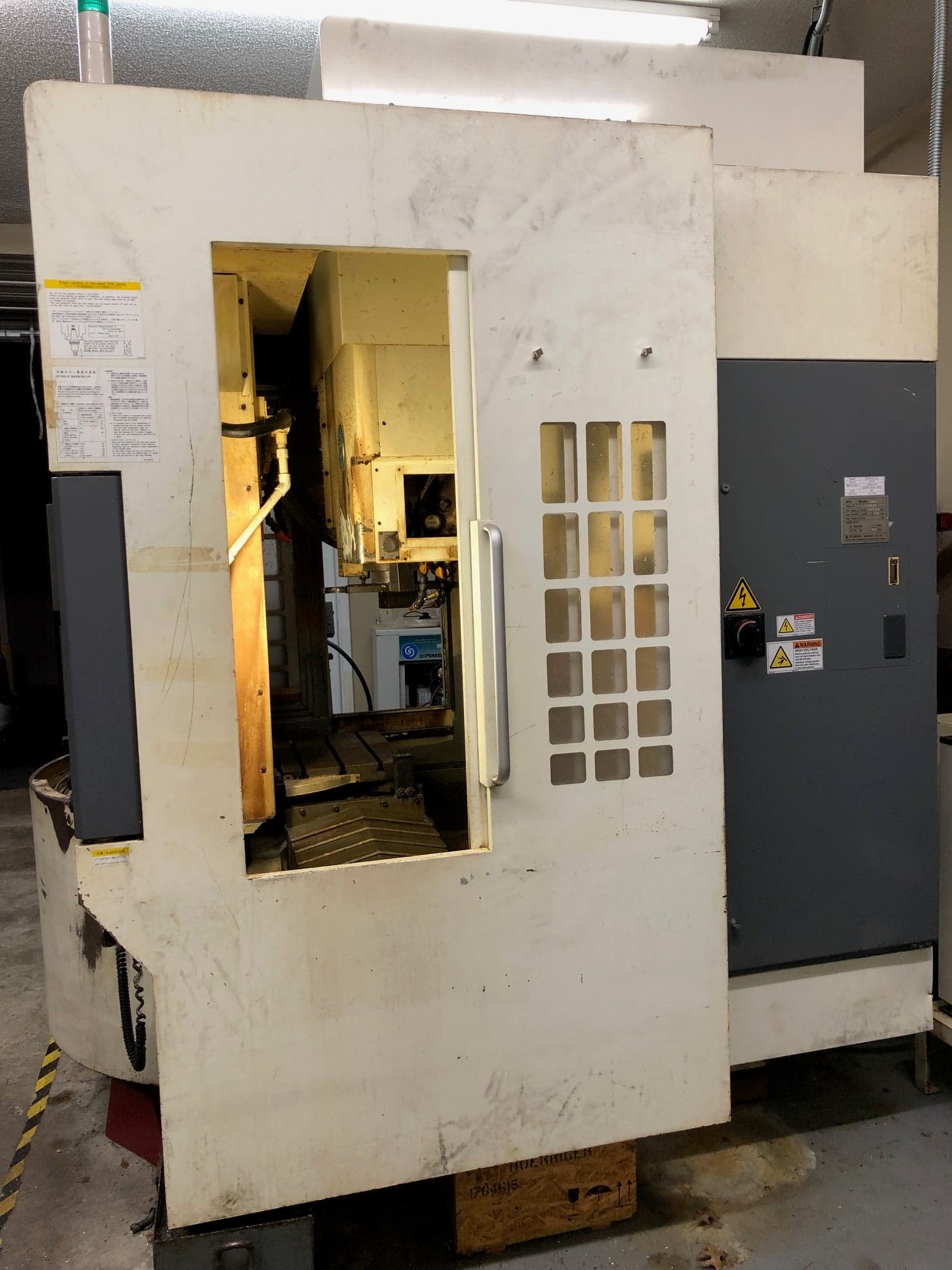 Kitamura Mycenter 2XIF VMC, 2006 - Through Spindle Coolant, Chip Conveyor, Rigid Tapping, Pallet Changer - Image 5
