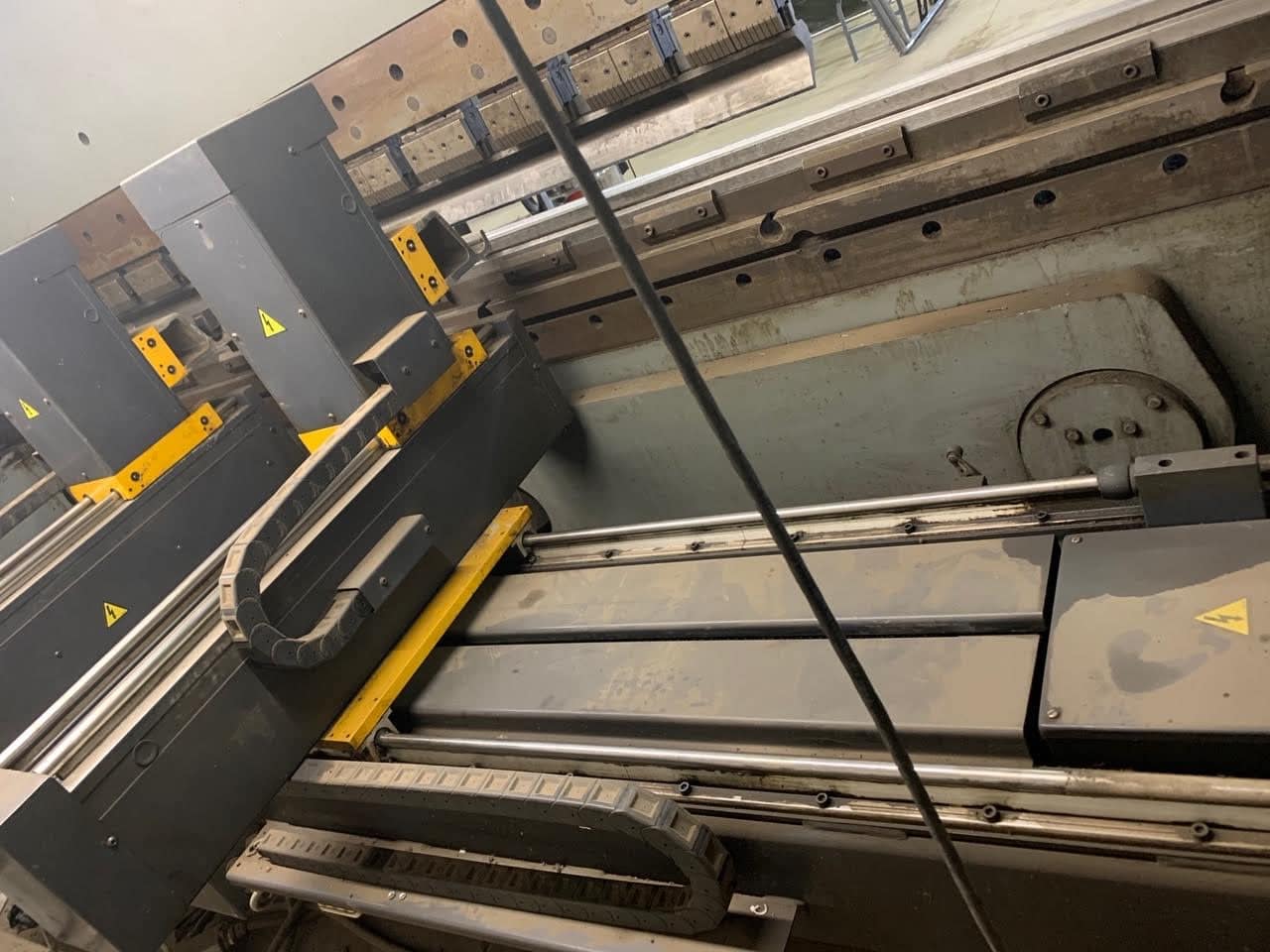 135 Ton x 12' Cincinnati Autoform CNC Press Brake, 1999 - 6 Axis Back Gauge - Image 6