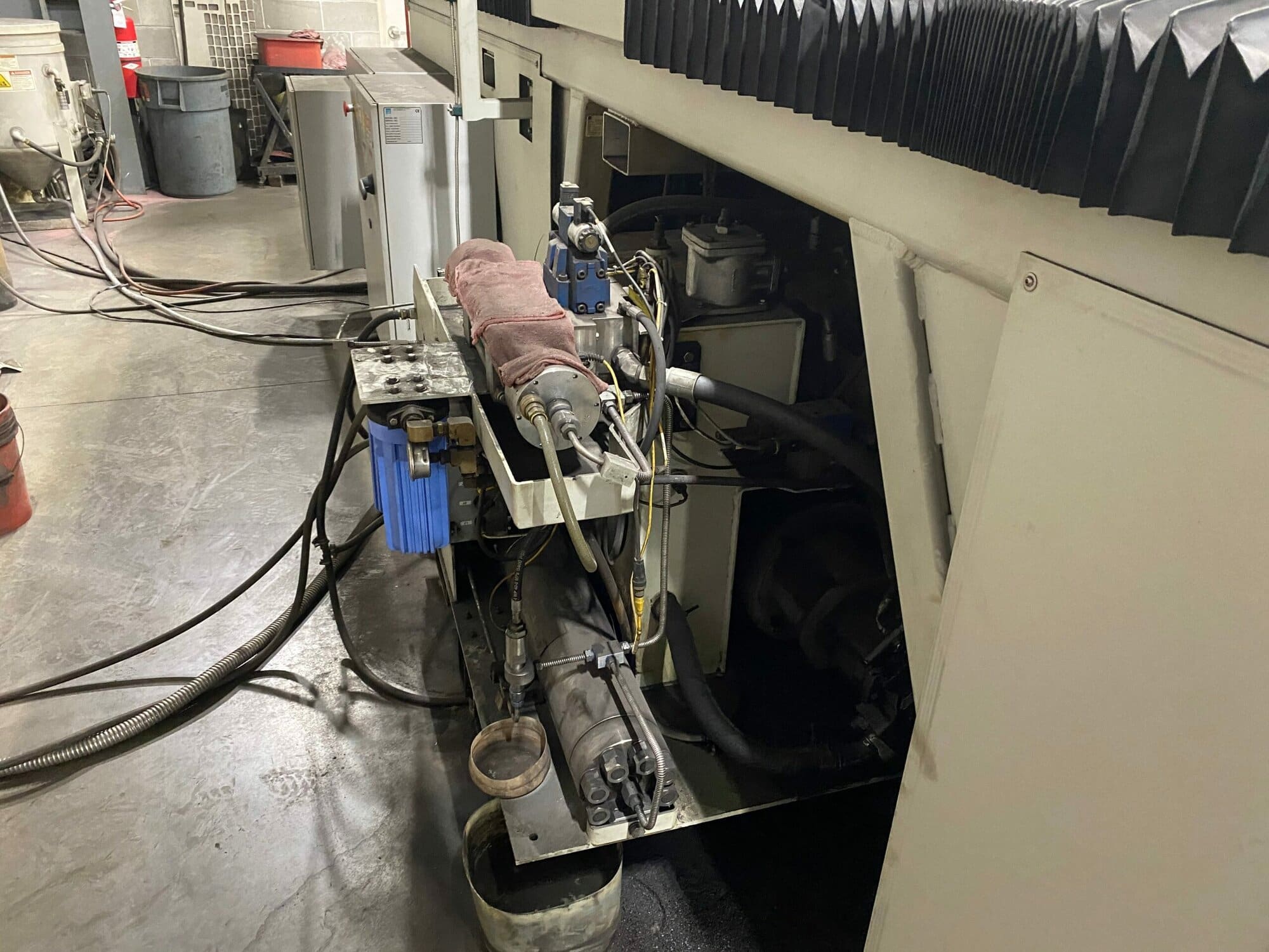 6' x 12' Flow I6012 Flying Bridge Waterjet, 2008 - 60,000 PSI - Image 9