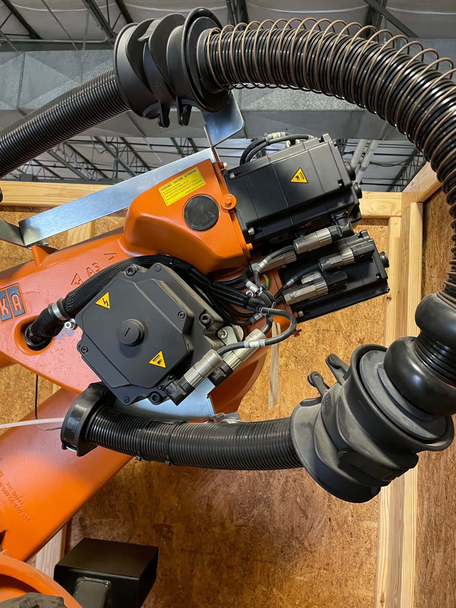 Kuka KR 60-3 CNC Robot, 2005 - Robot Arm, Control, Pendent - Image 4