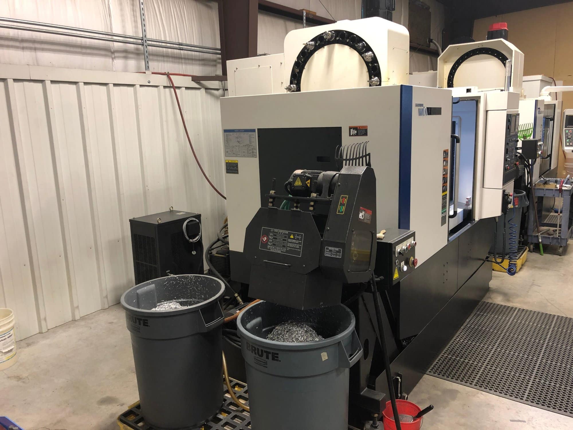 Hyundai Wia F400 VMC, 2012 - Thru Spindle Coolant, Vises, Video - Image 10