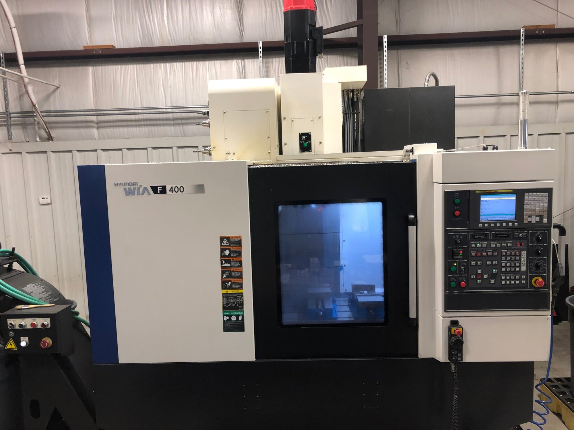 Hyundai Wia F400 VMC, 2012 - Thru Spindle Coolant, Vises, Video - Image 3