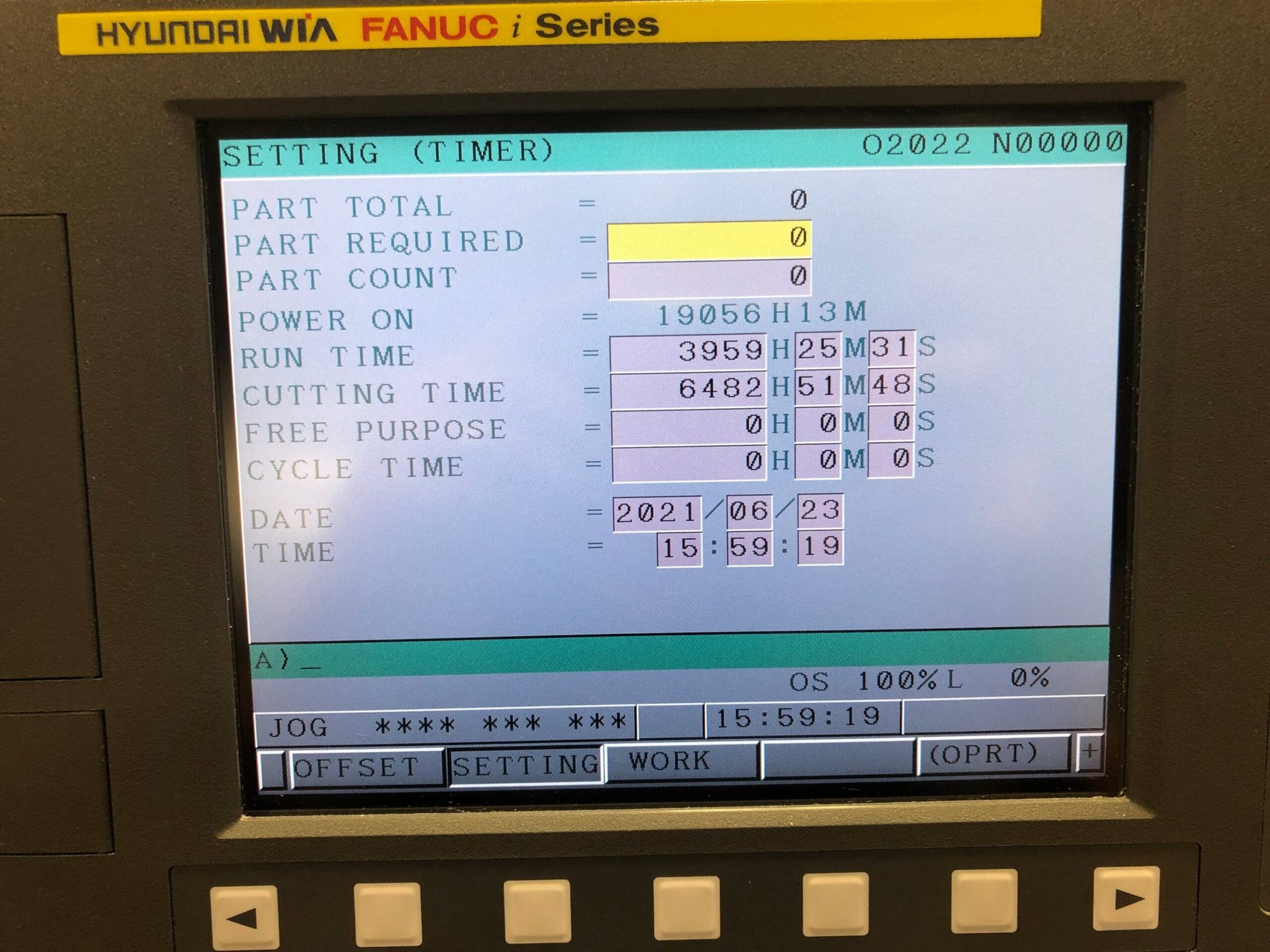 Hyundai Wia F400 VMC, 2012 - Thru Spindle Coolant, Vises, Video - Image 11