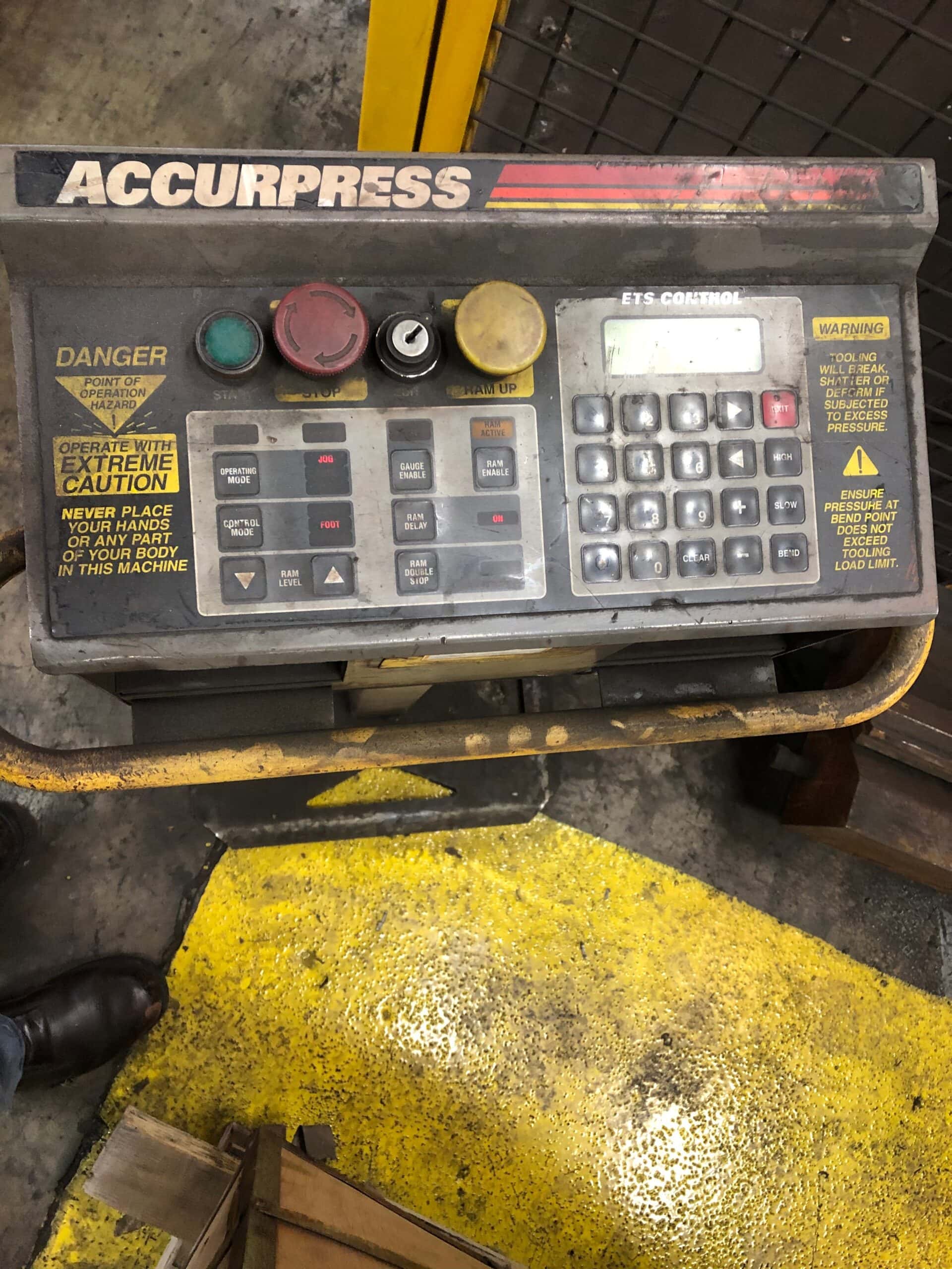 400 Ton x 12' Accurpress 740012 CNC Press Brake 2006- Under Power, Video, Tooling Included - Image 4