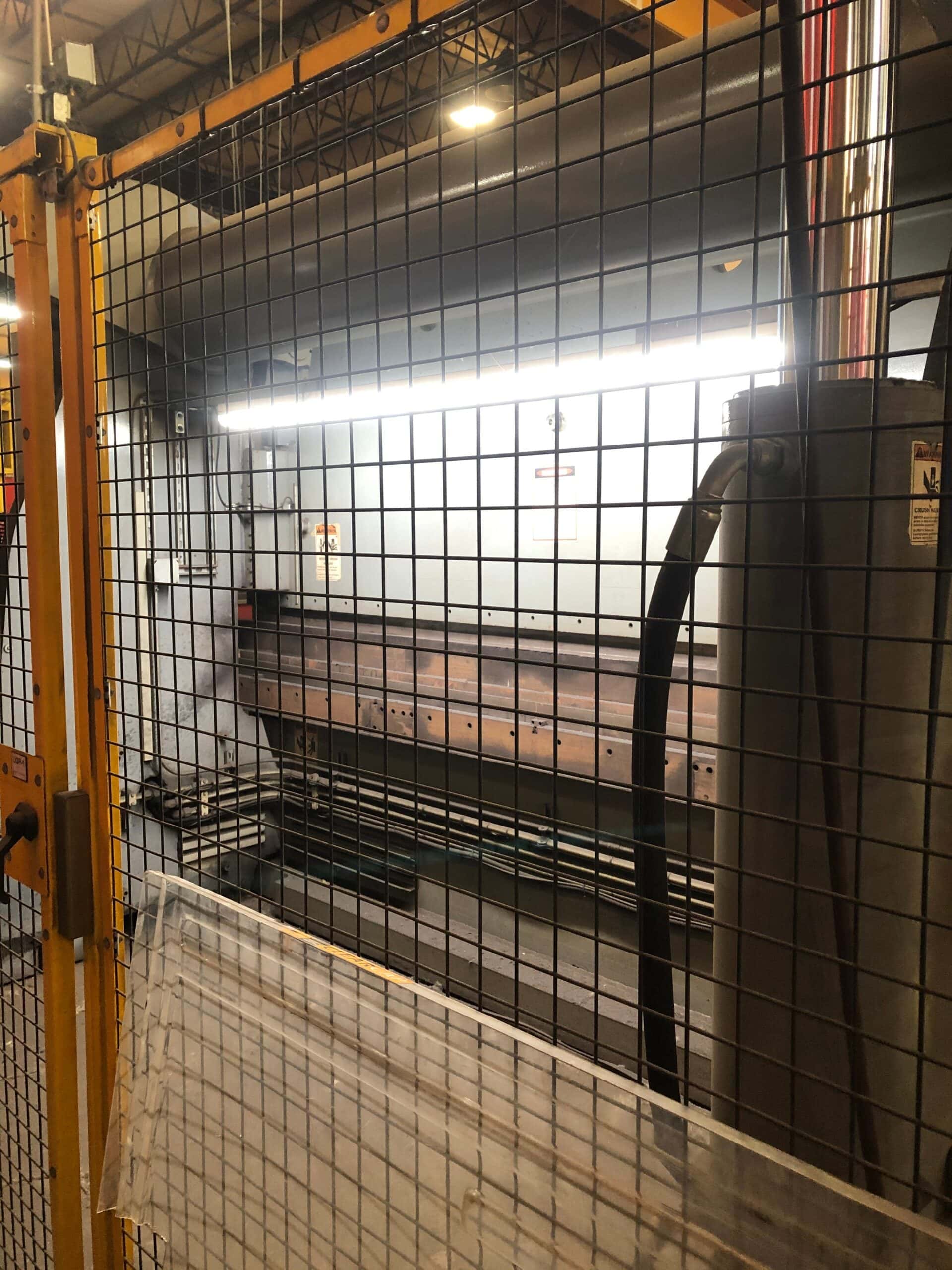 400 Ton x 12' Accurpress 740012 CNC Press Brake 2006- Under Power, Video, Tooling Included - Image 6