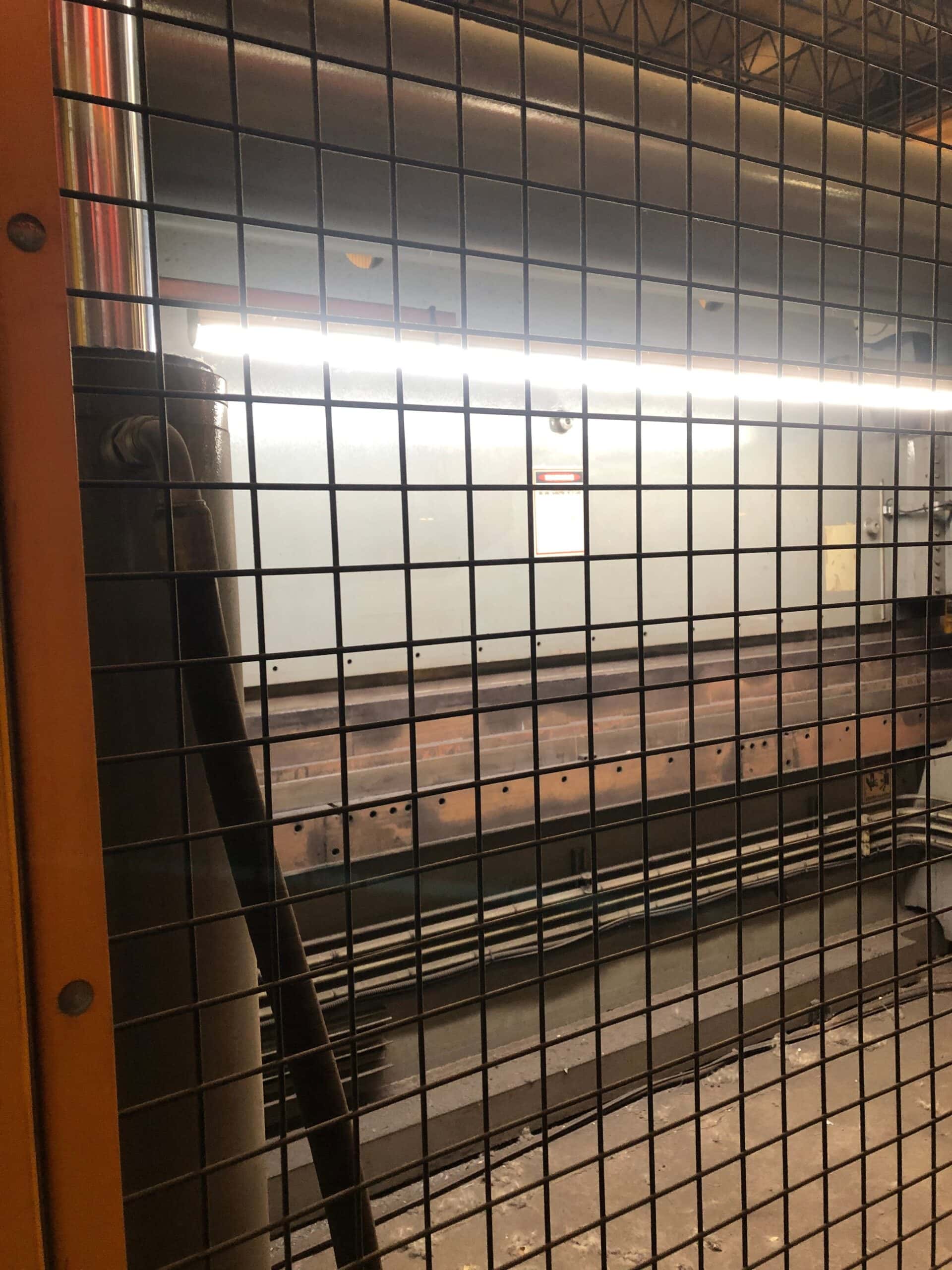 400 Ton x 12' Accurpress 740012 CNC Press Brake 2006- Under Power, Video, Tooling Included - Image 5