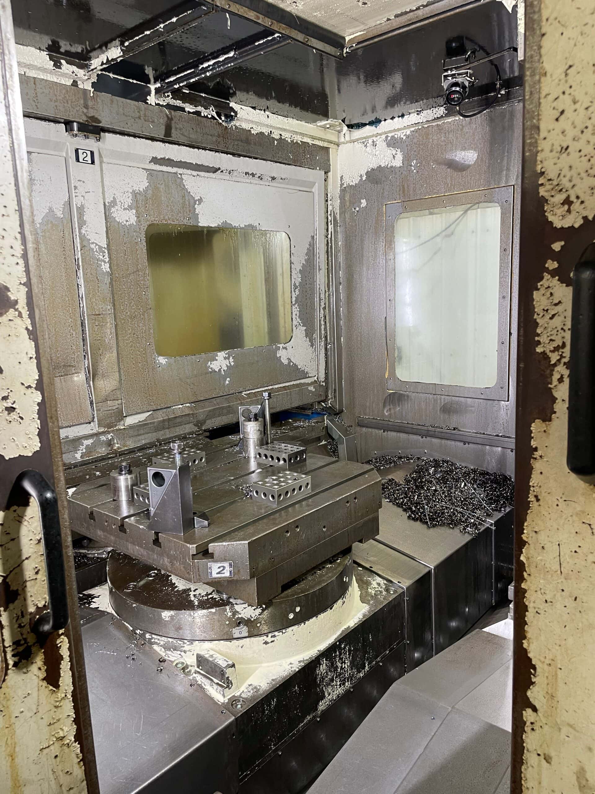 Daewoo DHM-800 HMC, 2002 - TSC, Chip Conveyor - Image 3