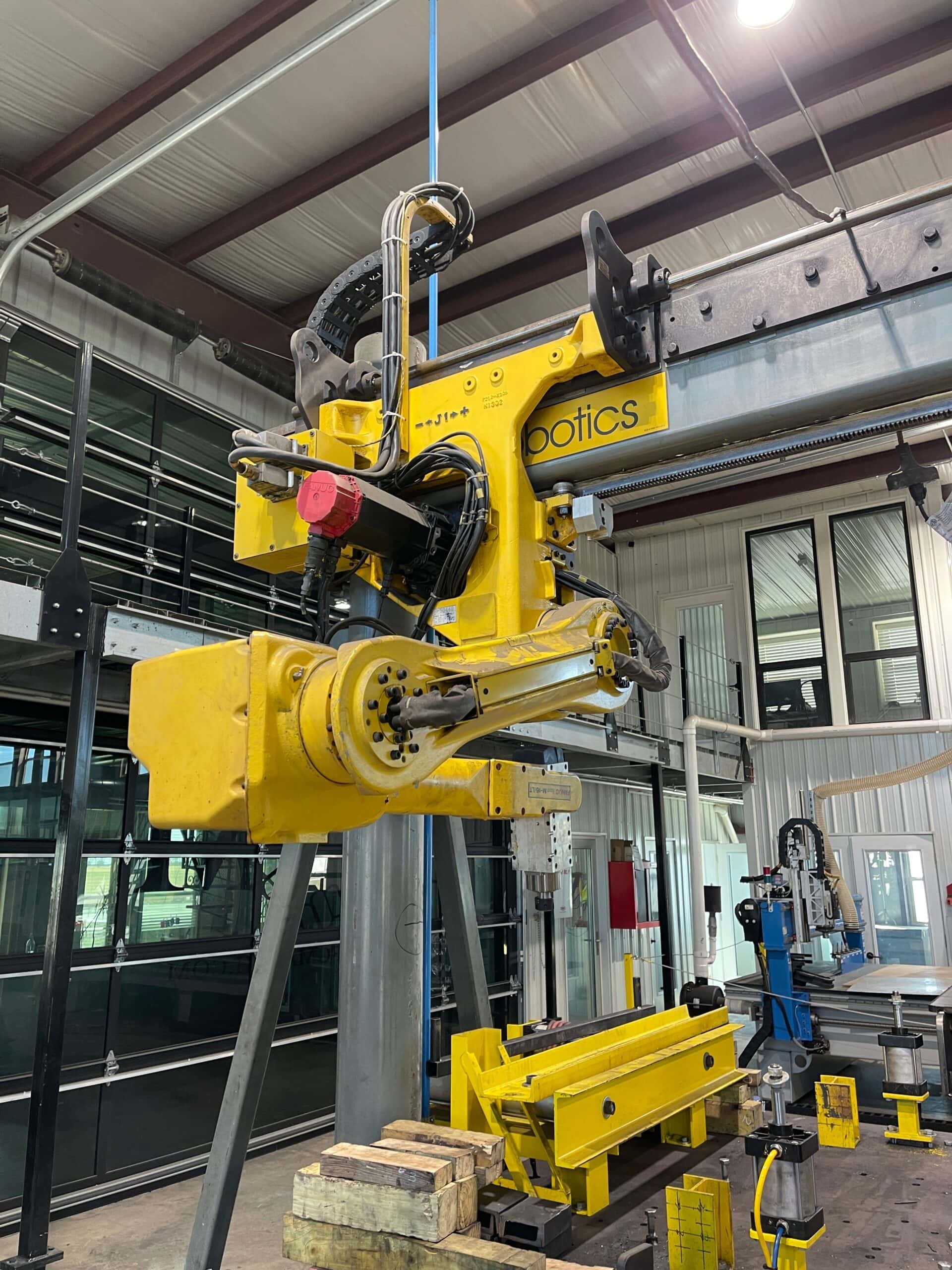 25' Fanuc 16iL-T Track Robot, 2001 - Image 3