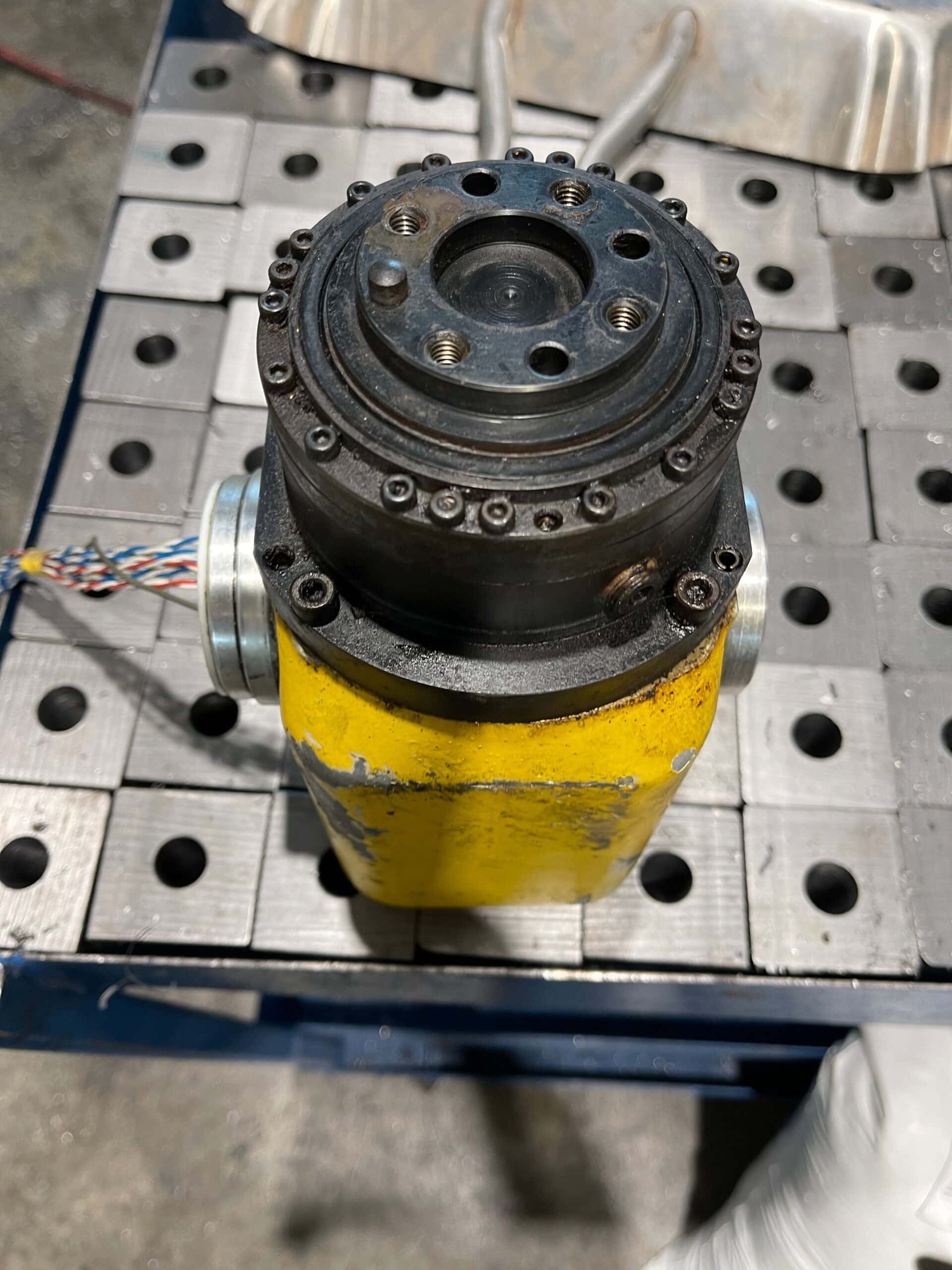 25' Fanuc 16iL-T Track Robot, 2001 - Image 9