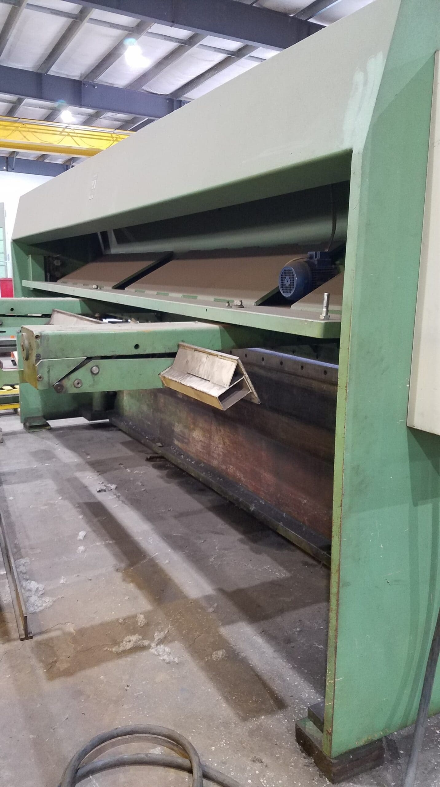 1/2" x 13.5' Guifil GHE 1340 Guillotine Shear, 1995- Power Backgauge, Adjustable blade gap - Image 8