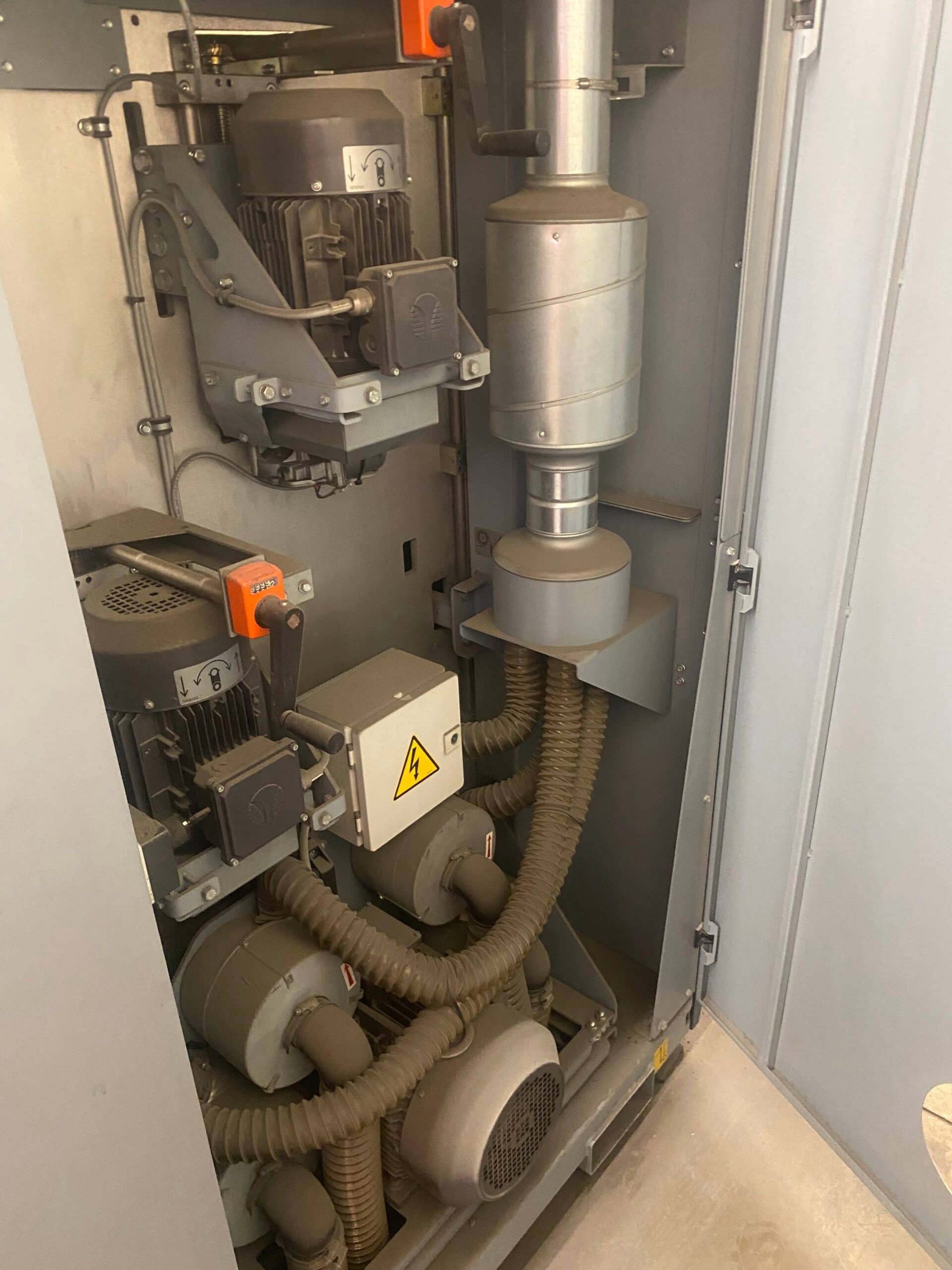 Lissmac SBM-XS 300 G1E1 Deburring Machine, 2017- Edge Rounder With Vacuum Table and Dust Collector - Image 3