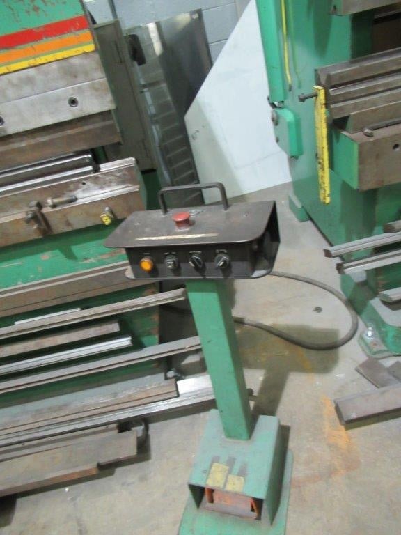 130 Ton X 12’ Accurpress 713012 Press Brake- Tooling Included, 1987 - Image 4