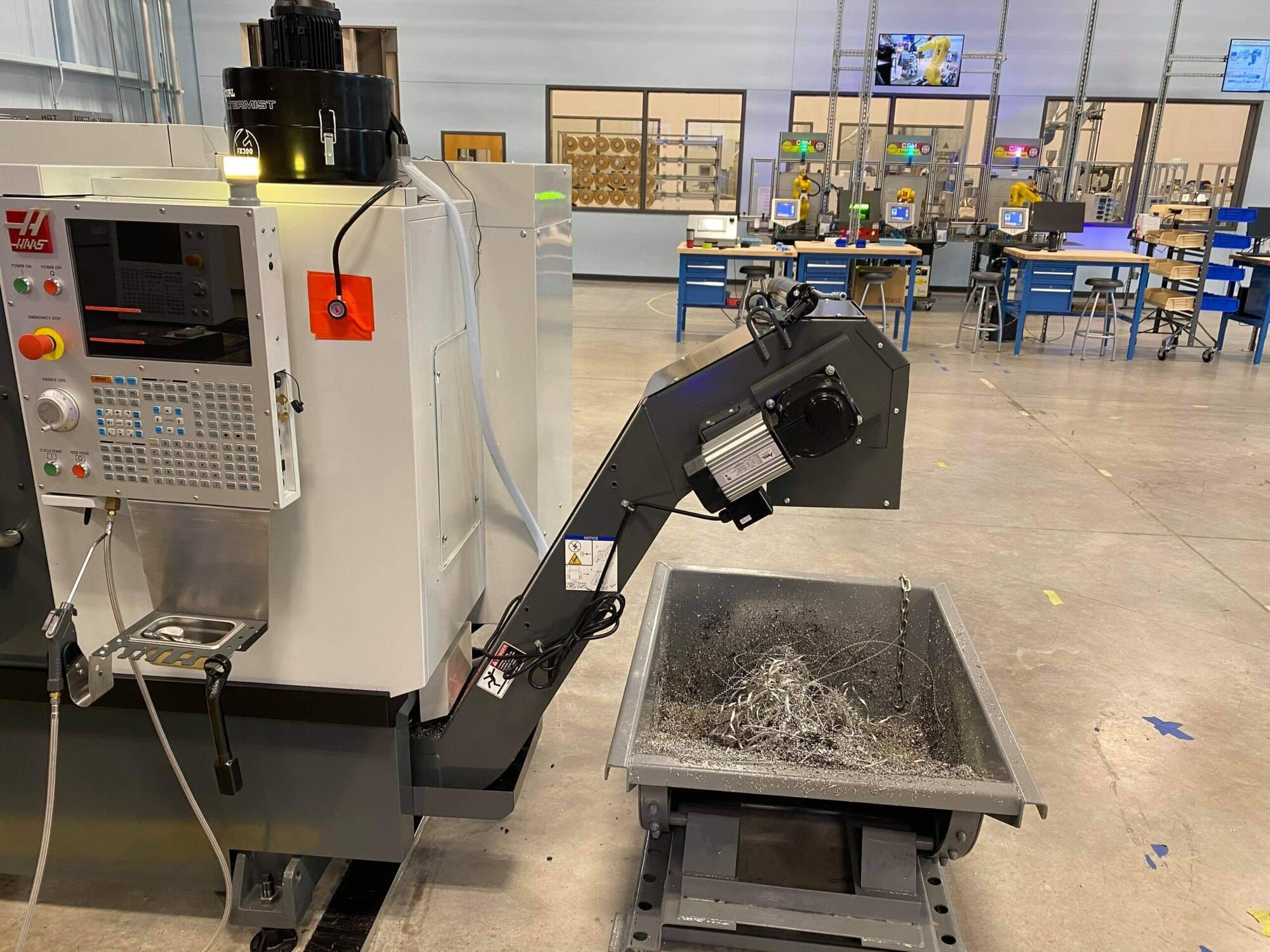 Haas ST-10 CNC Lathe, 2019 - 60 Hours, Tailstock, Probe, Parts Catcher - Image 3