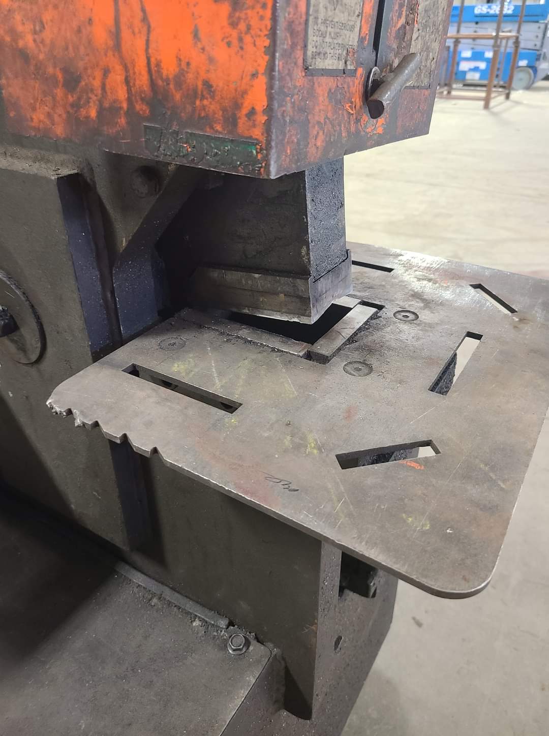 85 Ton Scotchman Fi-85/140 Ironworker,1990s- Single Phase, Tooling Included - Image 4