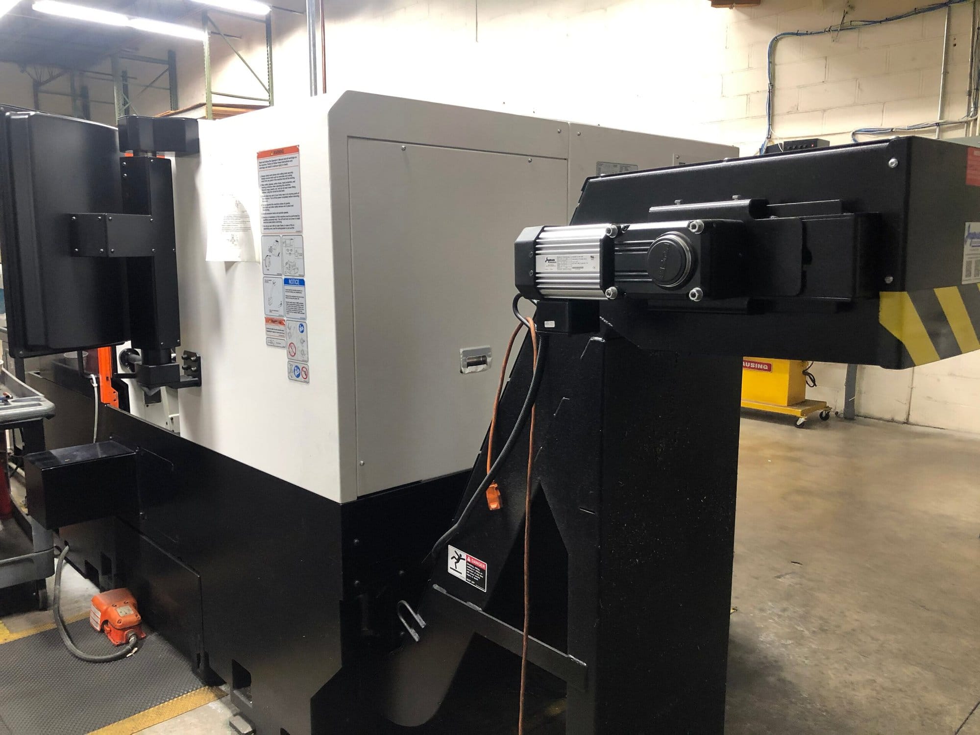 Mazak QTU-200MY CNC Lathe, 2017 - LNS Bar Feeder, Parts Catcher - Image 11