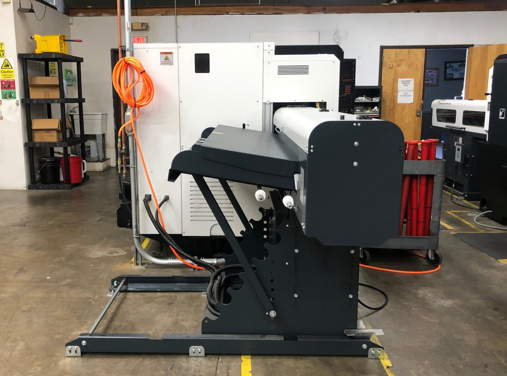 Mazak QTU-200MY CNC Lathe, 2017 - LNS Bar Feeder, Parts Catcher - Image 3