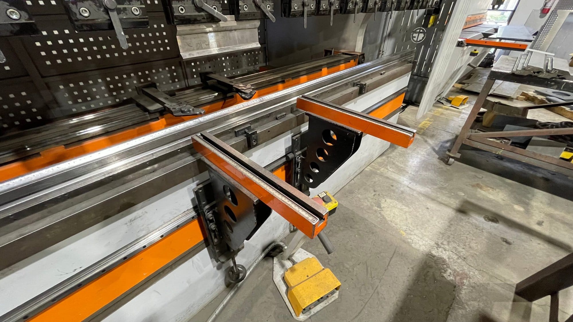 242 Ton x 12' Ermak Speed-Bend CNC Press Brake, 2014- 7-Axis CNC - Image 5