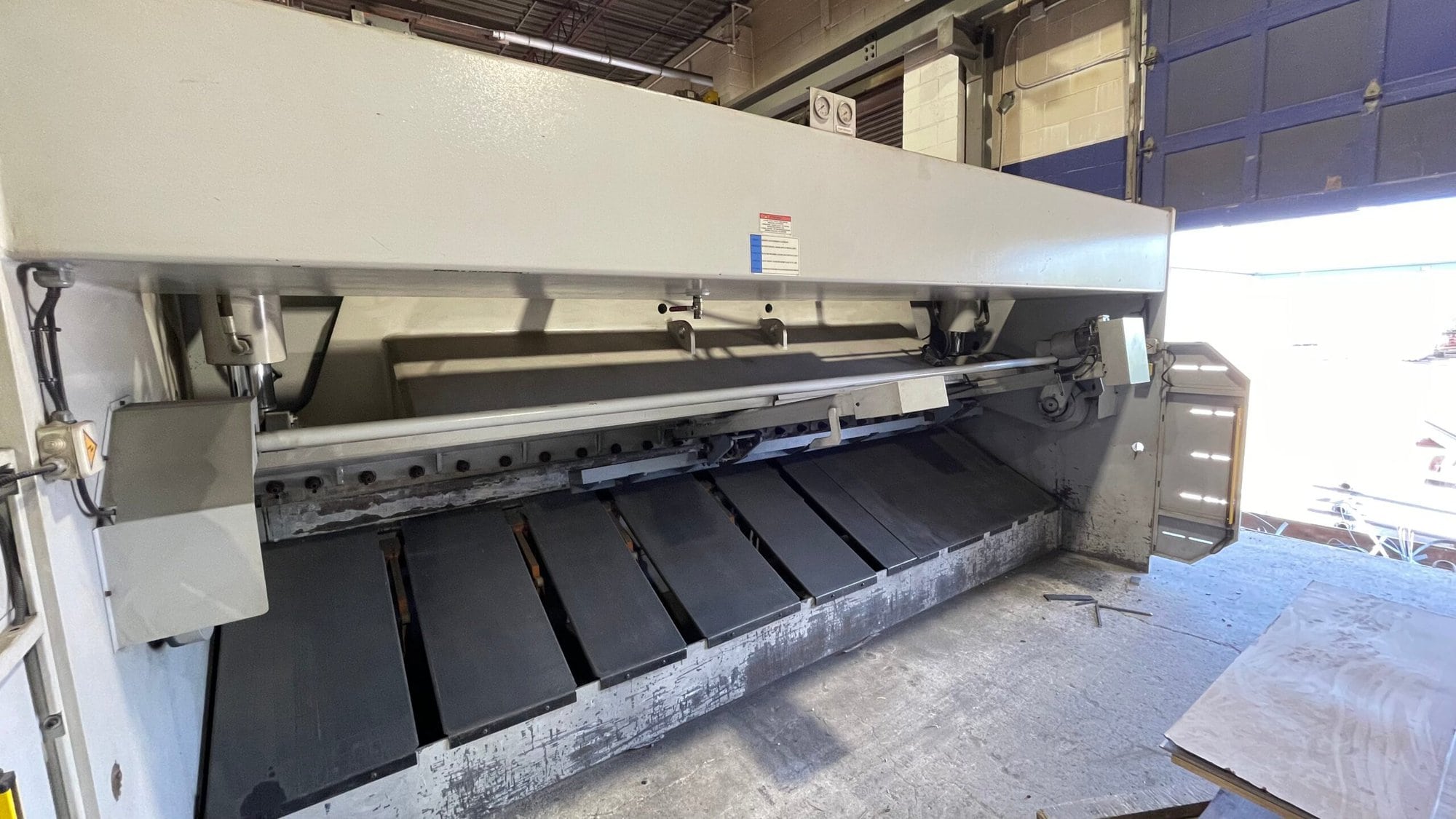 1/2" x 13' Ermak HGD Swing-Beam Shear, 2014- CNC Adjustable Blade Gap, Pneumatic Rear Sheet Supports - Image 7