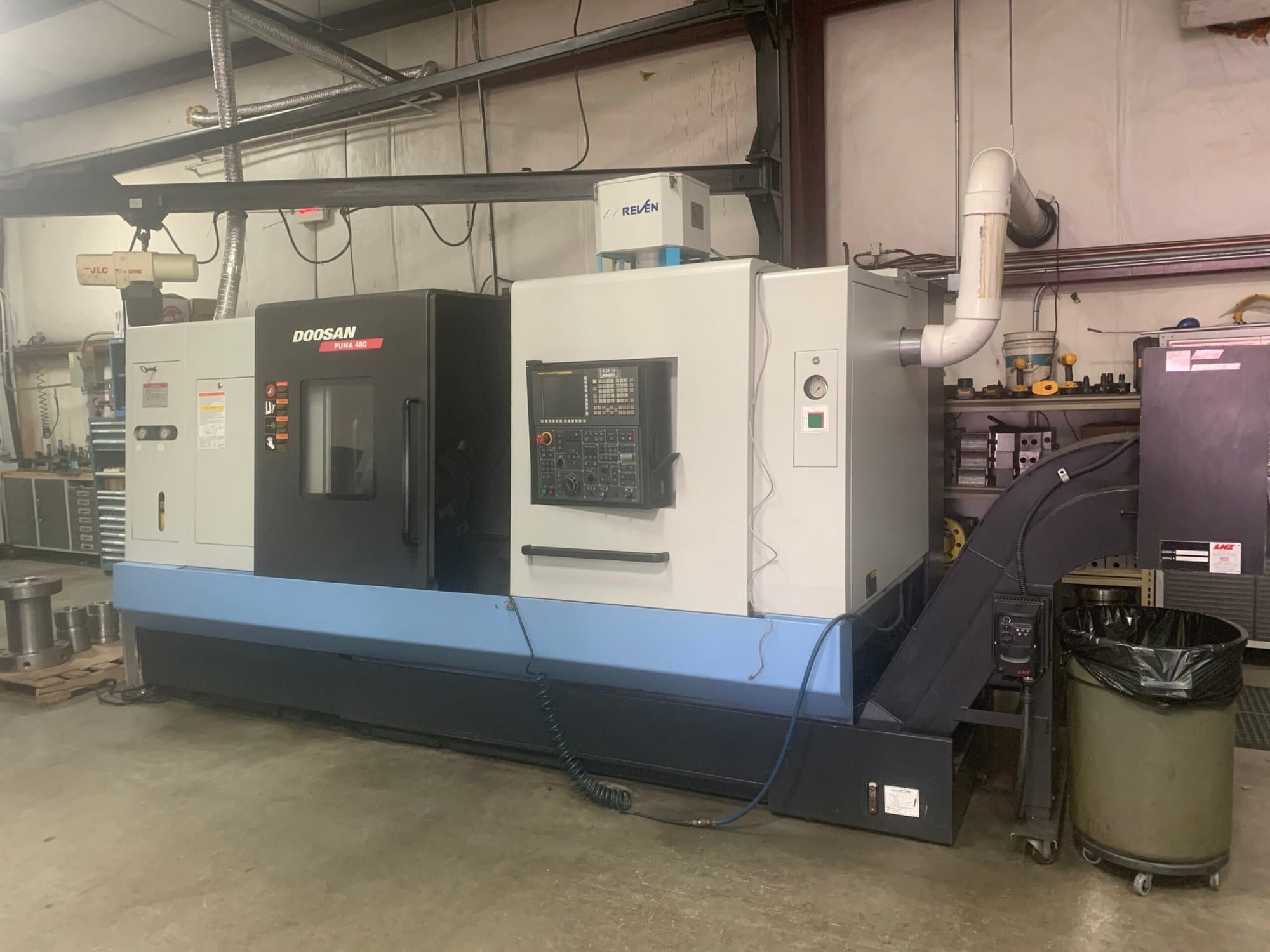 Doosan Puma 480, 2014 CNC Lathe - Tailstock, Chip Conveyor