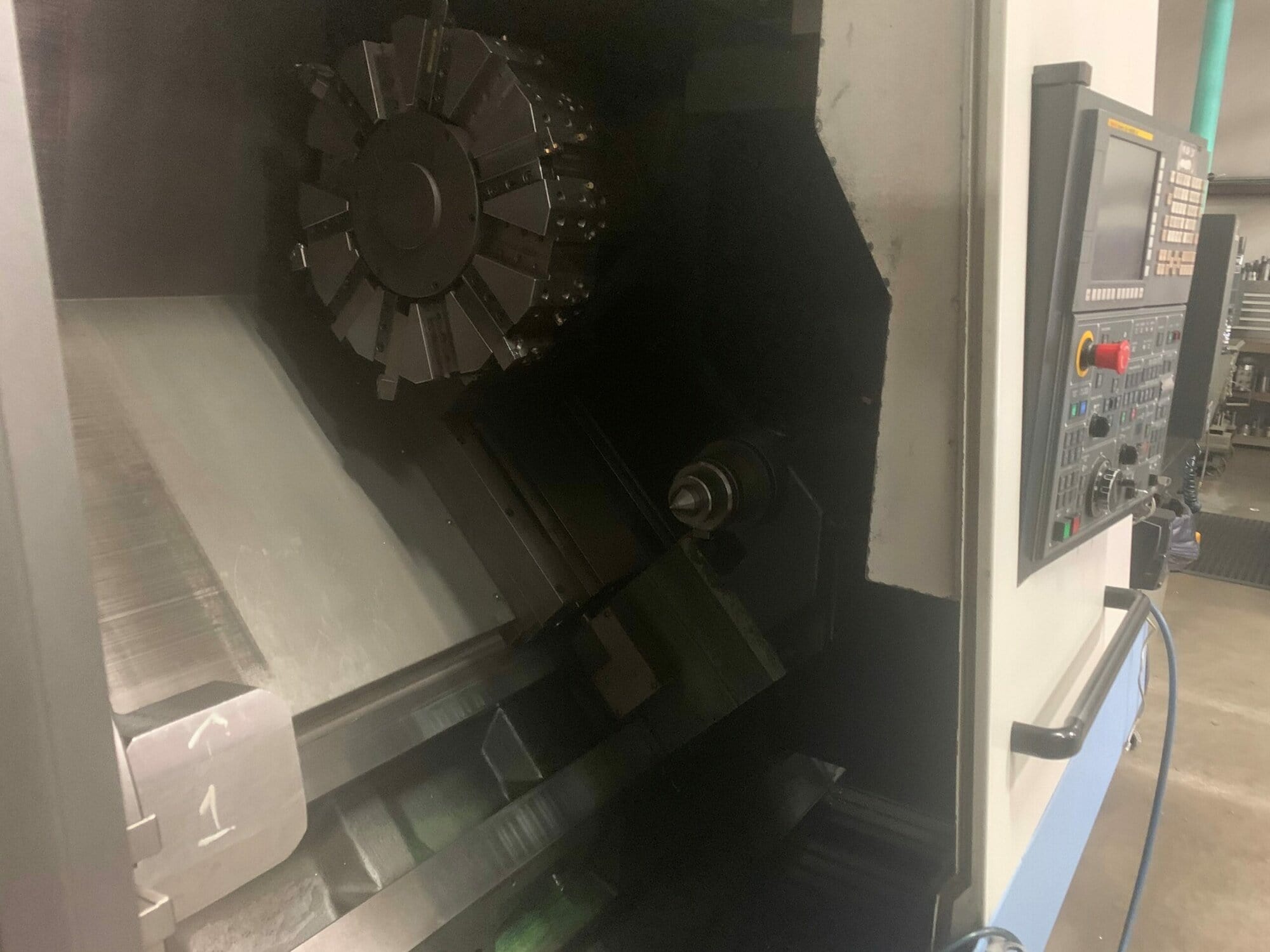Doosan Puma 480, 2014 CNC Lathe - Tailstock, Chip Conveyor - Image 2