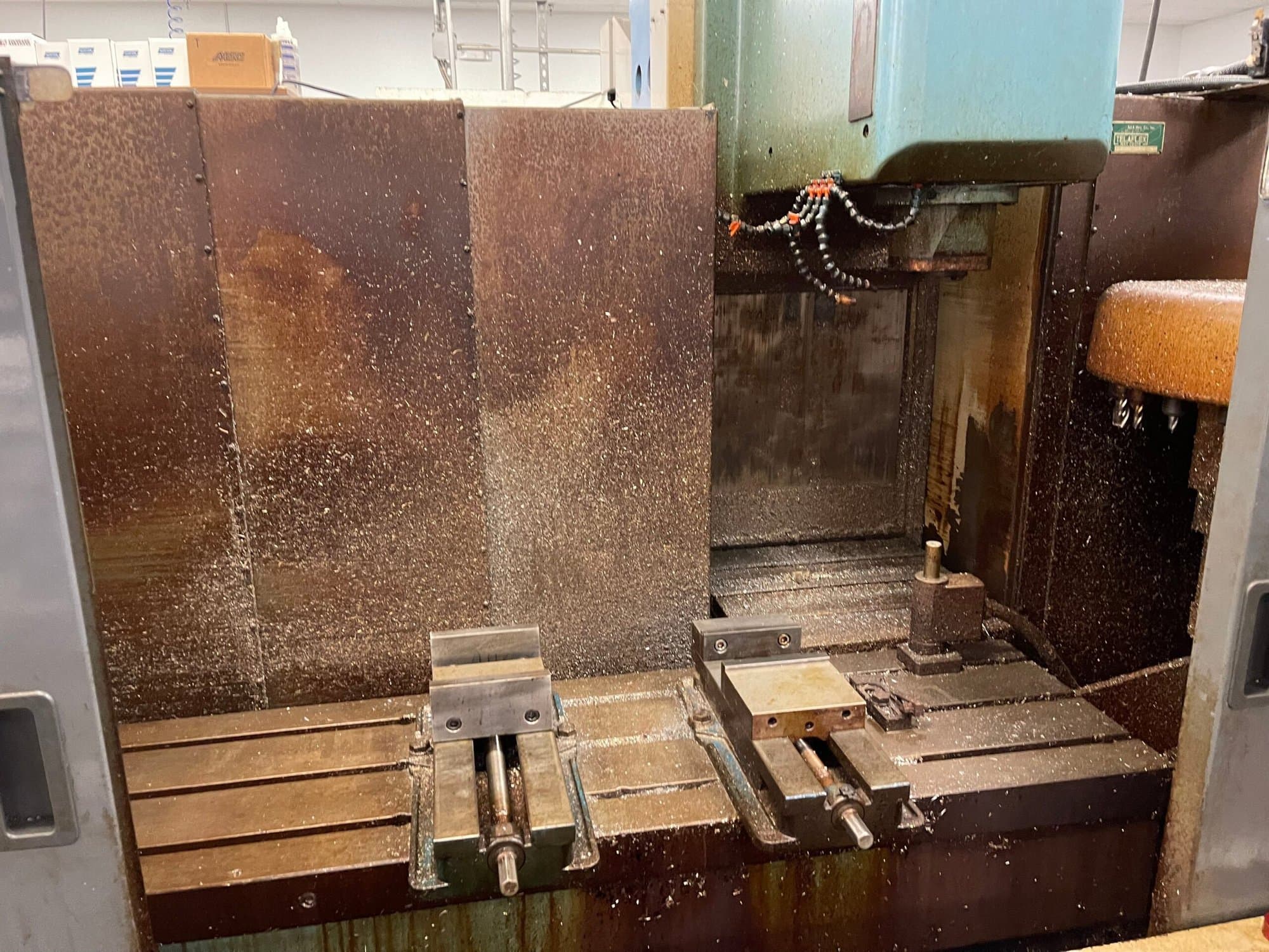 Mazak VTC-16B VMC, 1996 - Mazatrol M-Plus Control, Chip Conveyor - Image 3