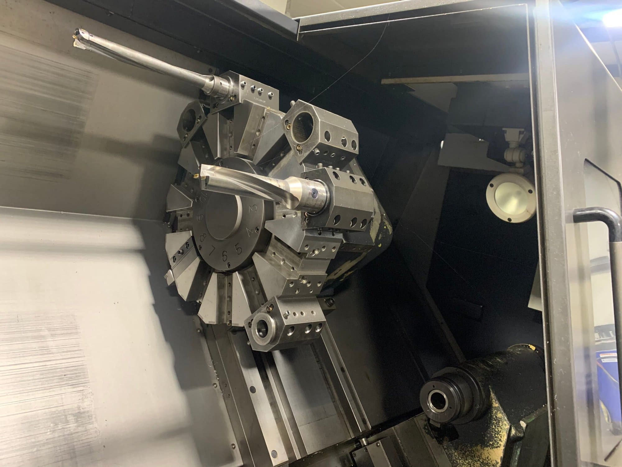 Doosan Puma 400C CNC Lathe, 2012 - Tailstock, Chip Conveyor - Image 5