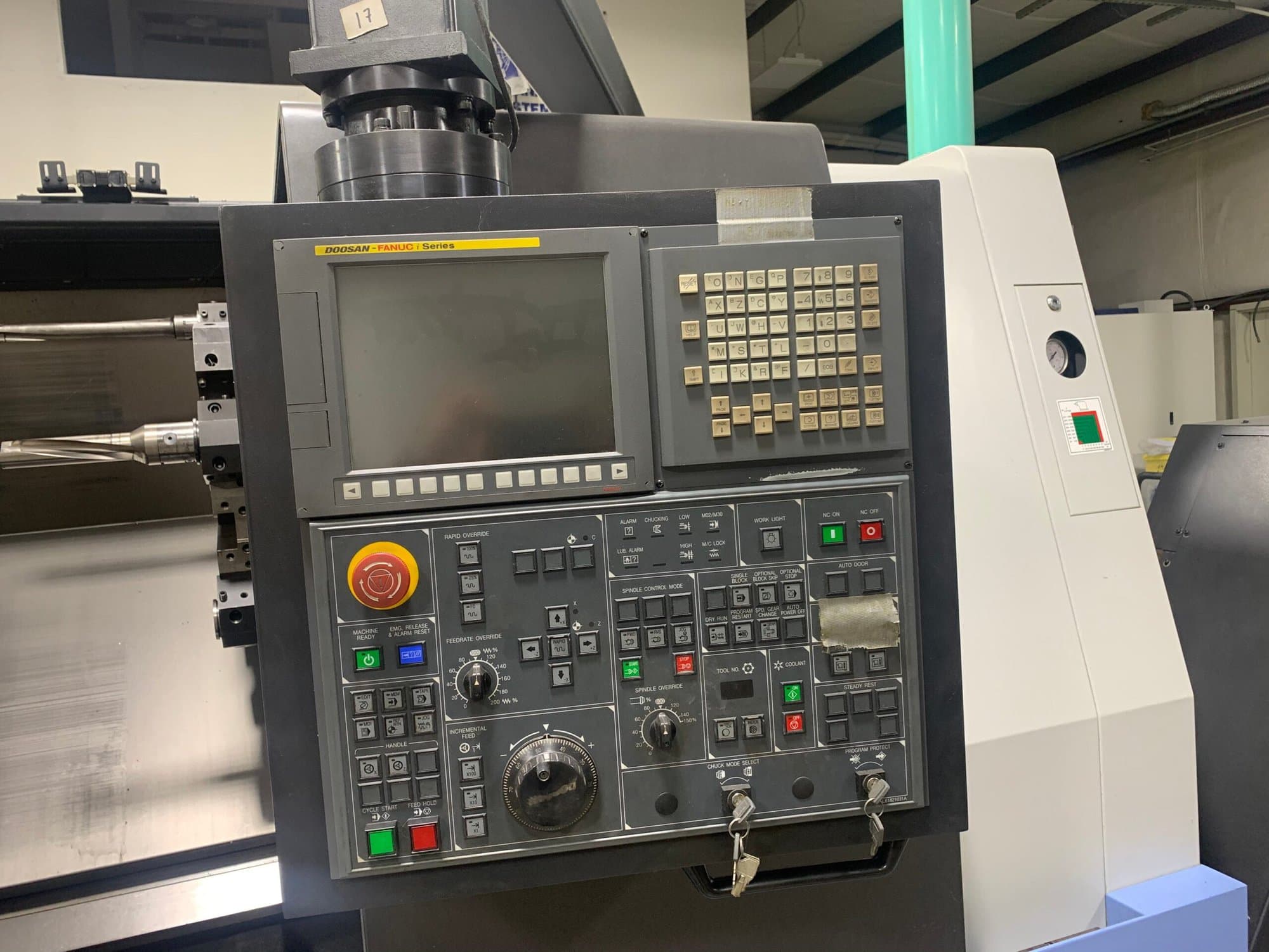 Doosan Puma 400C CNC Lathe, 2012 - Tailstock, Chip Conveyor - Image 4