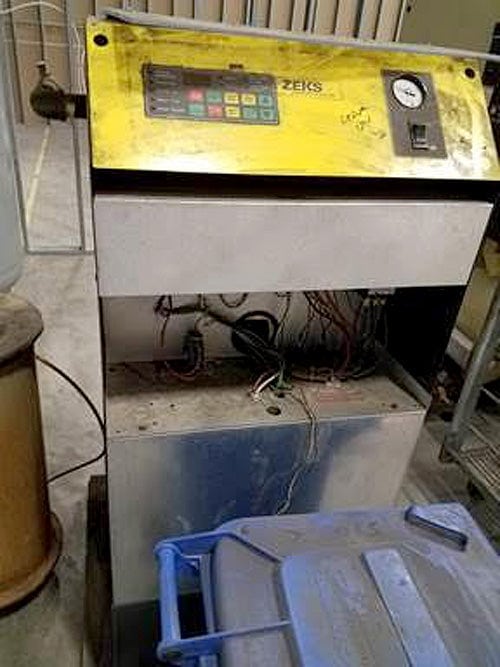 Ingersoll Rand UP6-20-125 Rotary Air Compressor, 2002 - 120 Gal Tank/ Zeks Dryer - Image 2