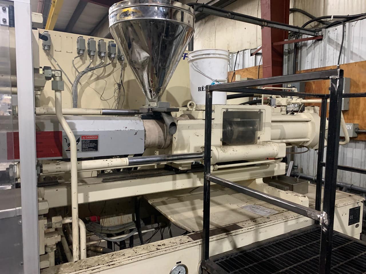 Krauss-Maffei 175-1000 C2 Plastic Injection Molding Machine, 1997- 175 Ton, 16.8oz Shot - Image 5