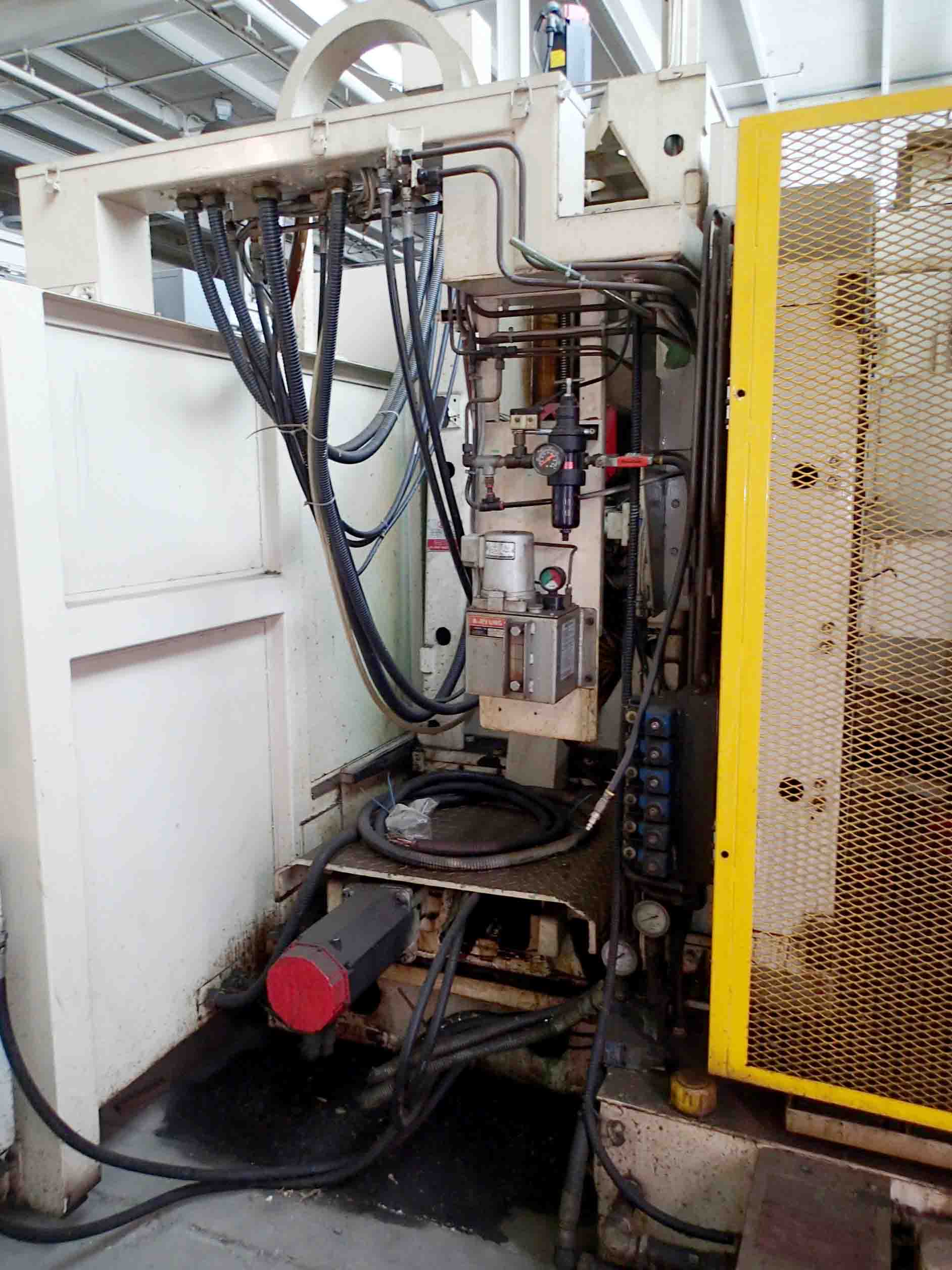 Kia HC800 Horizontal Machining Center, 1995- 2 Pallet, Fanuc, TSC - Image 8