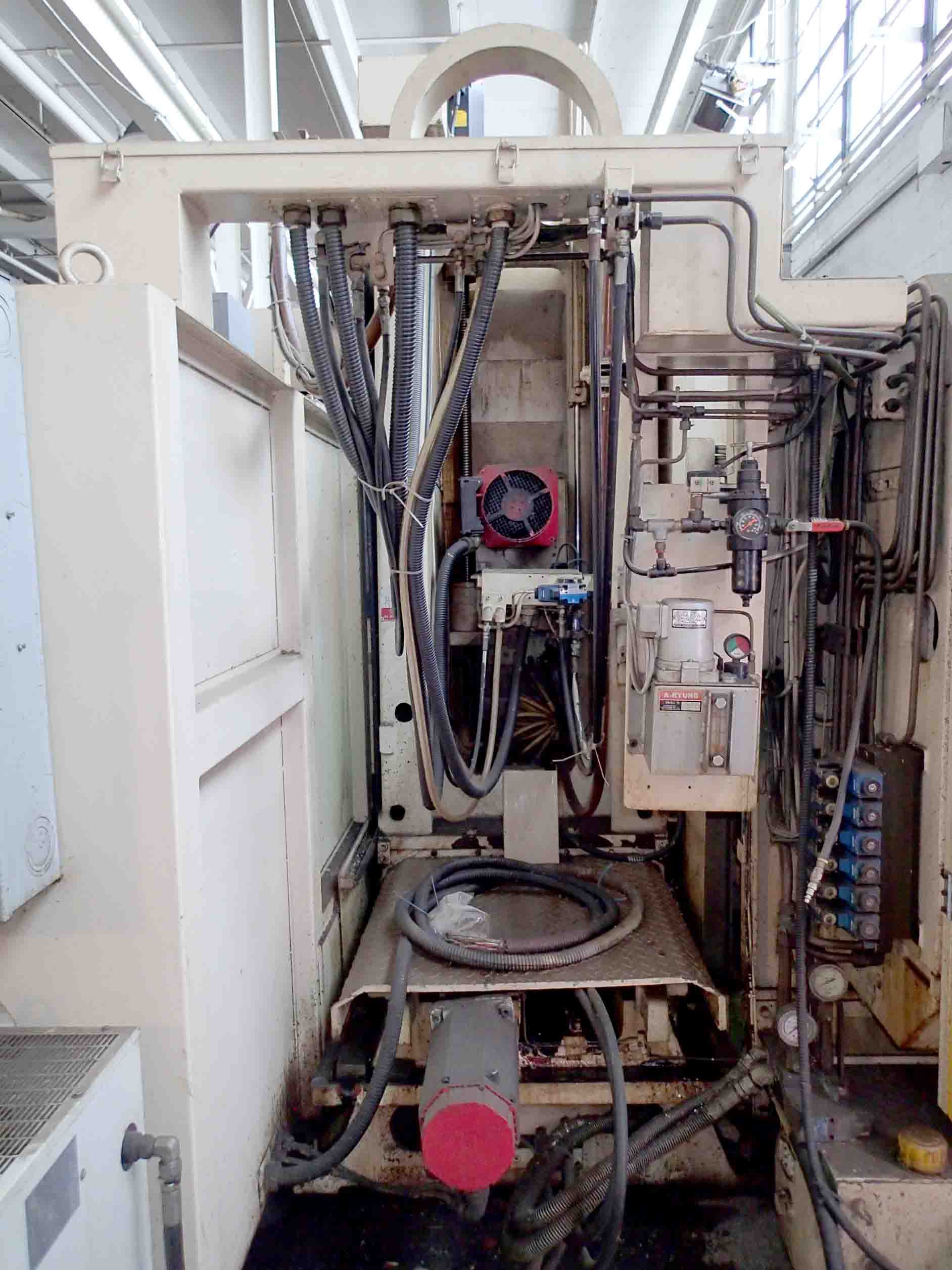 Kia HC800 Horizontal Machining Center, 1995- 2 Pallet, Fanuc, TSC - Image 7