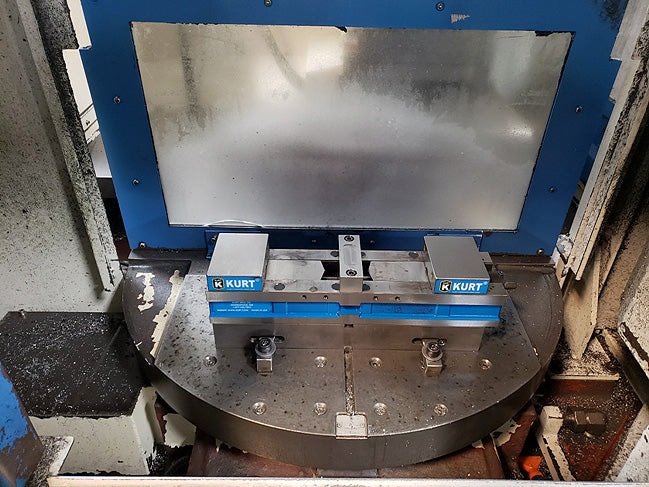 Kia Center V25P Vertical Machining Center, 2004- Fanuc, 2 Pallet, 12K Spindle - Image 2