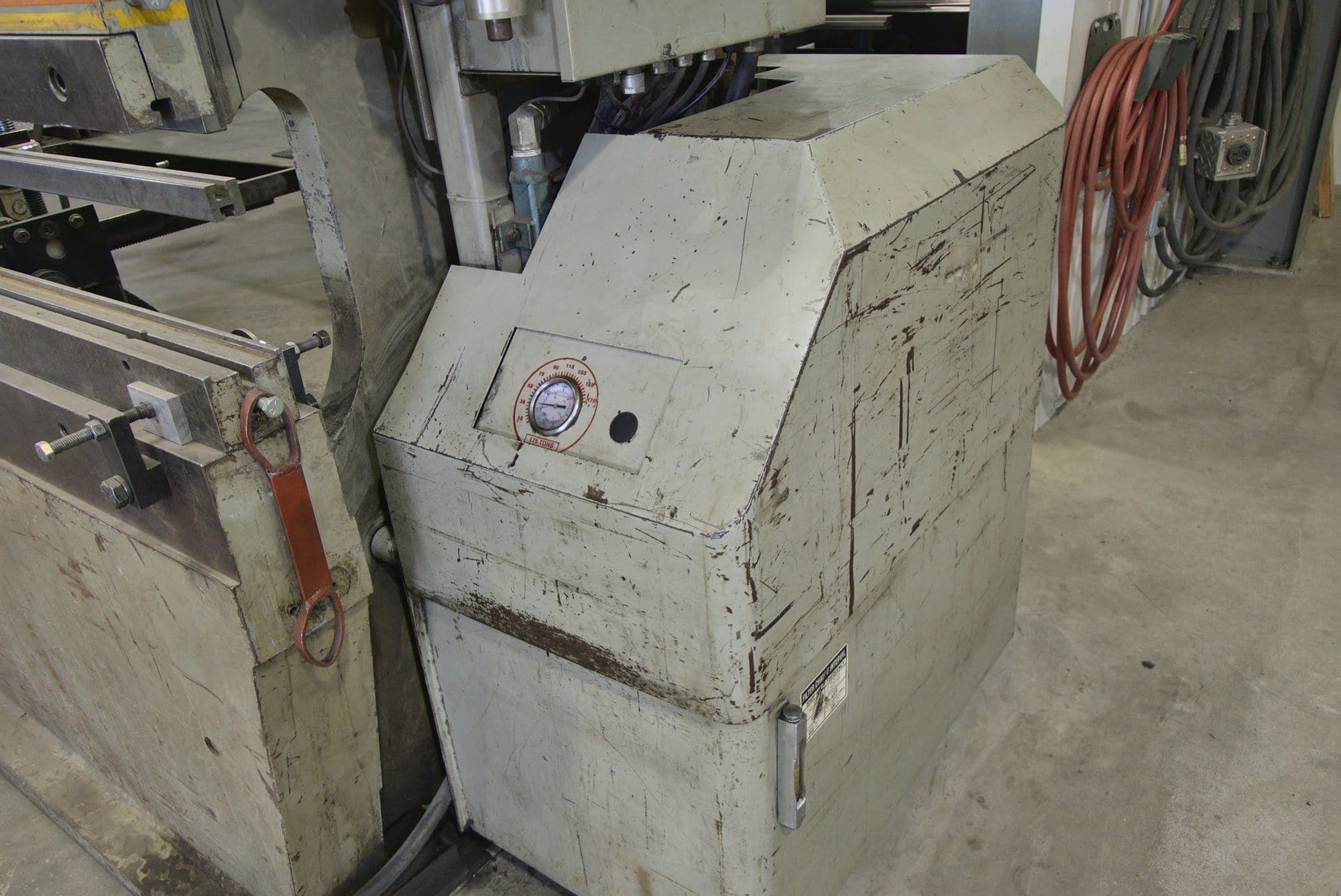 175 Ton X 12' Accurpress 717512 CNC Press Brake, 1995- Tooling Included - Image 6