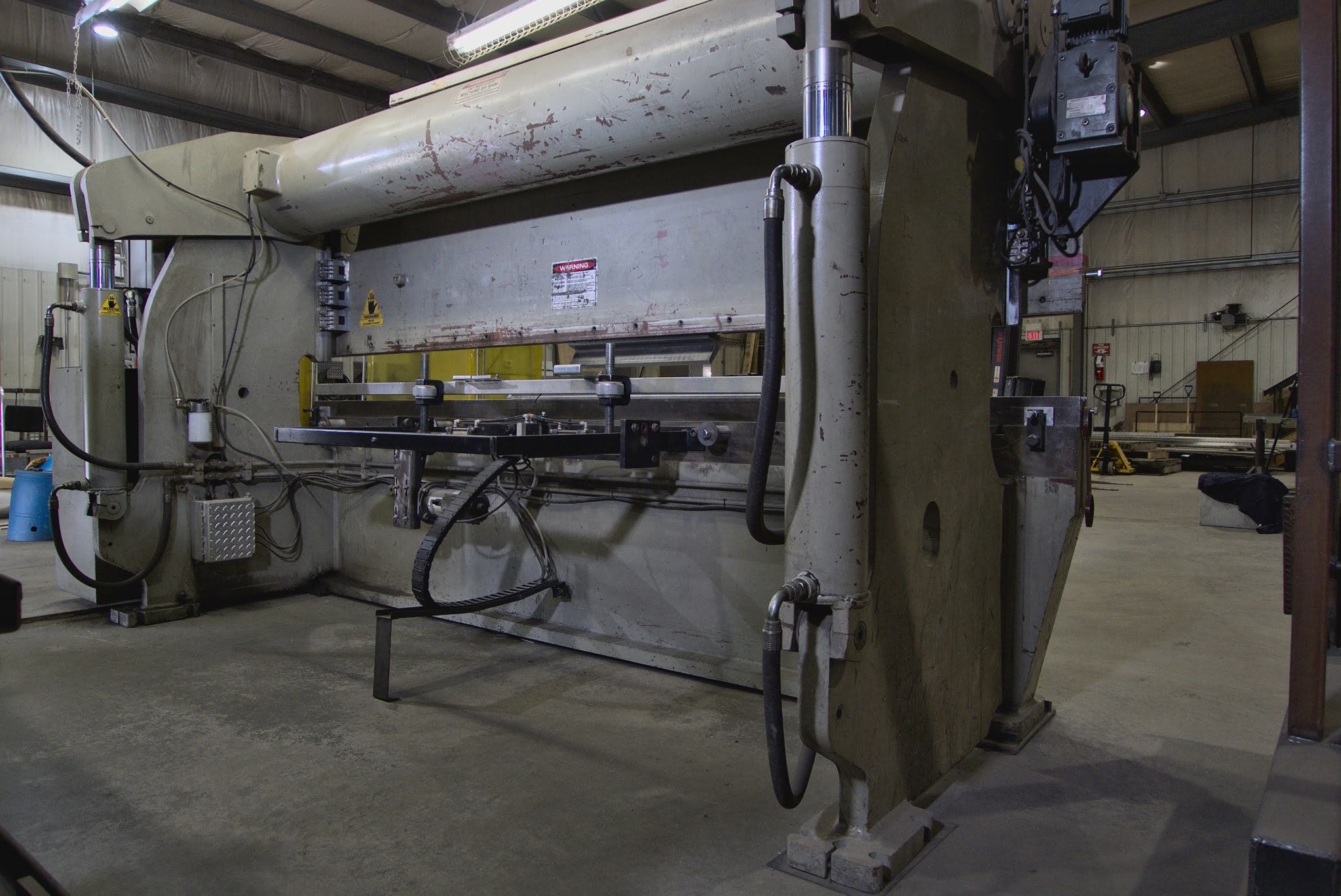 175 Ton X 12' Accurpress 717512 CNC Press Brake, 1995- Tooling Included - Image 2