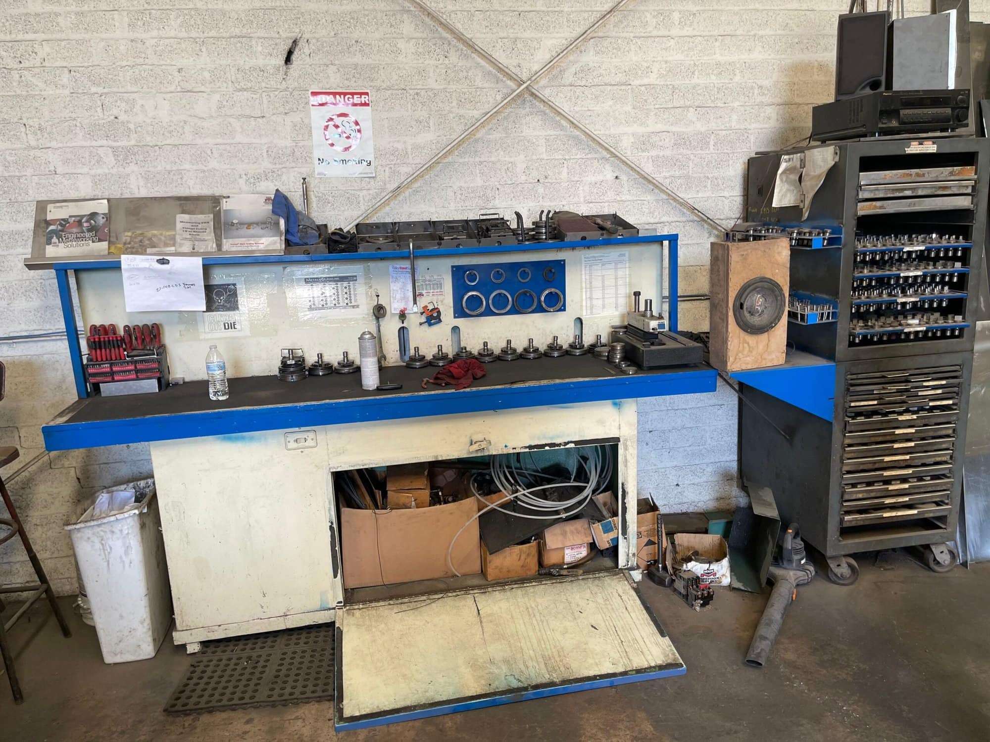 22 Ton Trumpf Trumatic 2000R CNC Turret Punch, 1999 - Low Hours,Tons of Tooling & Tool Sharpener Included!! - Image 5
