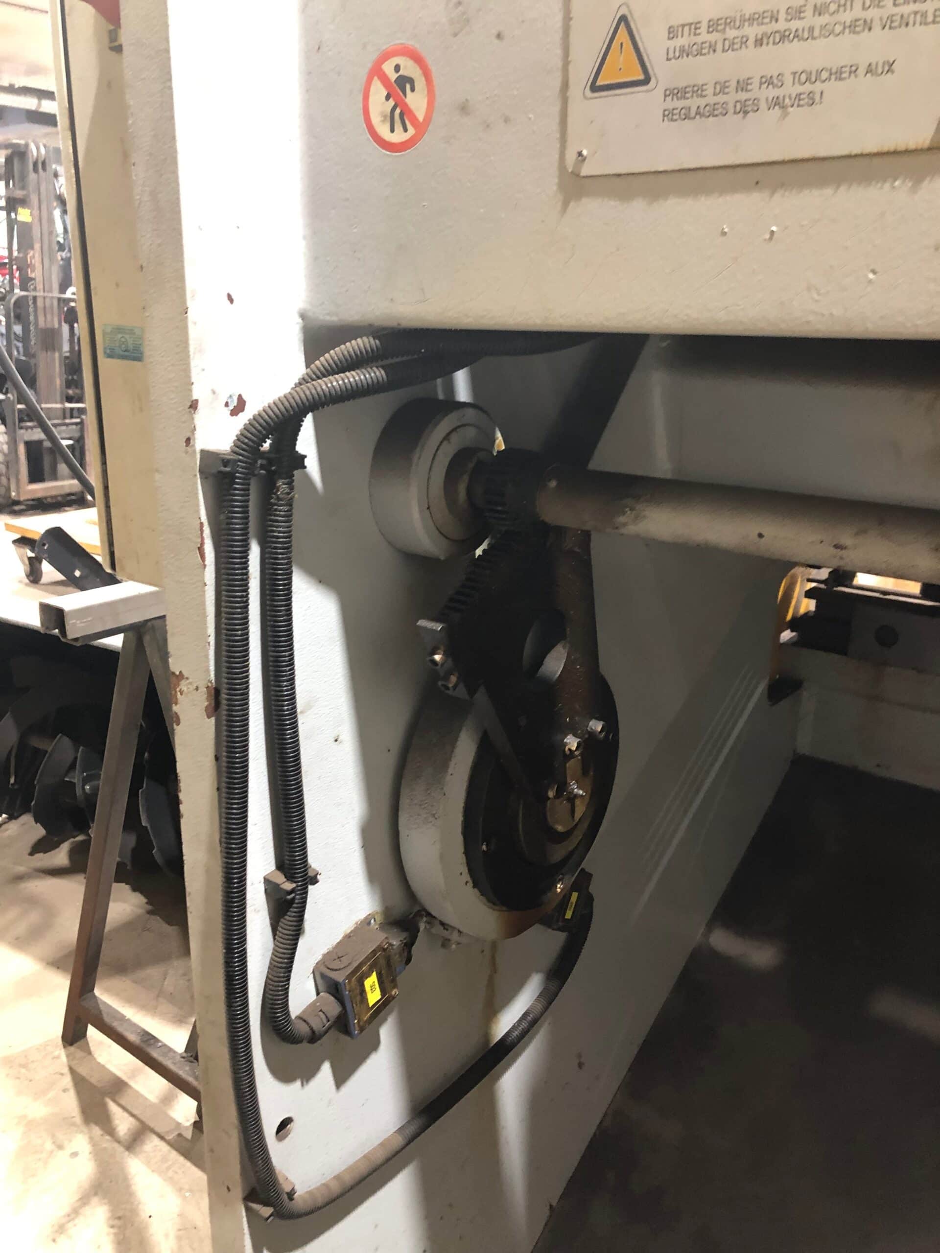 1/4" x 10' Fab Master Pro S1025 Hydraulic Swing Beam Shear - Image 4