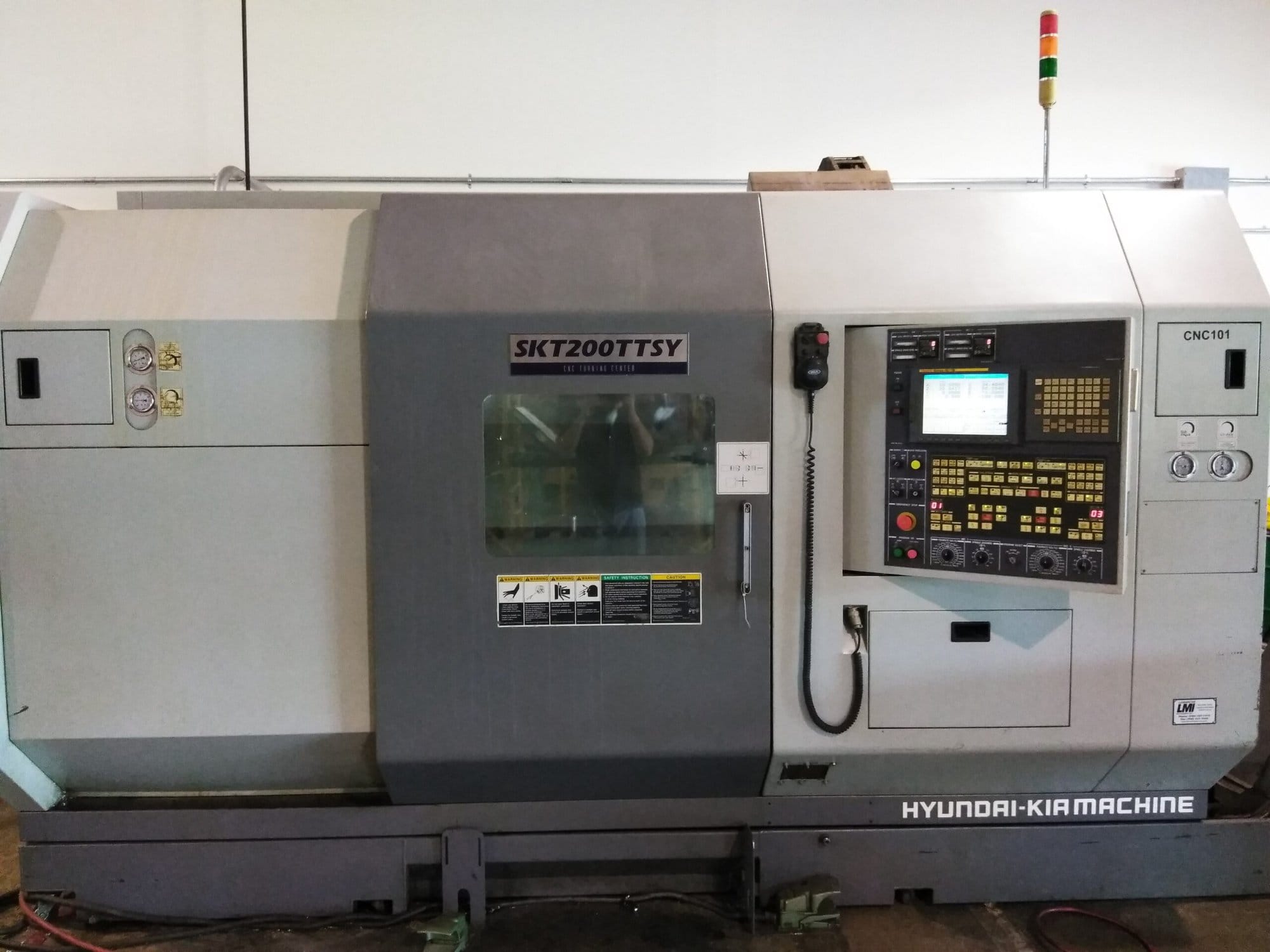 Hyundai Kia SKT-200-TTSY CNC Turning Center, 2007 - Barfeed Interface, Parts Catch, Under Power