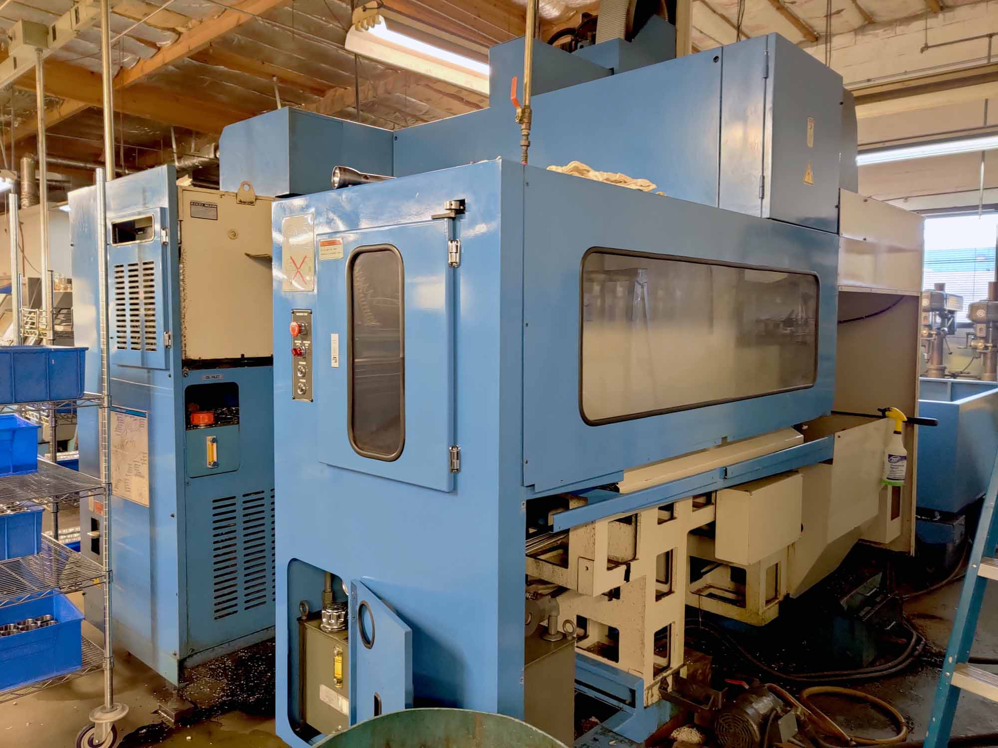 Mazak AJV25/404 Dual Column VMC, 1991- APC, 40 ATC - Image 4