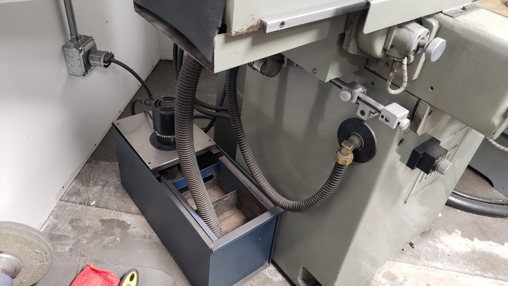 Mitsui MSG-25SE Precision Surface Grinder- 8" x 18" Chuck, Coolant - Image 5