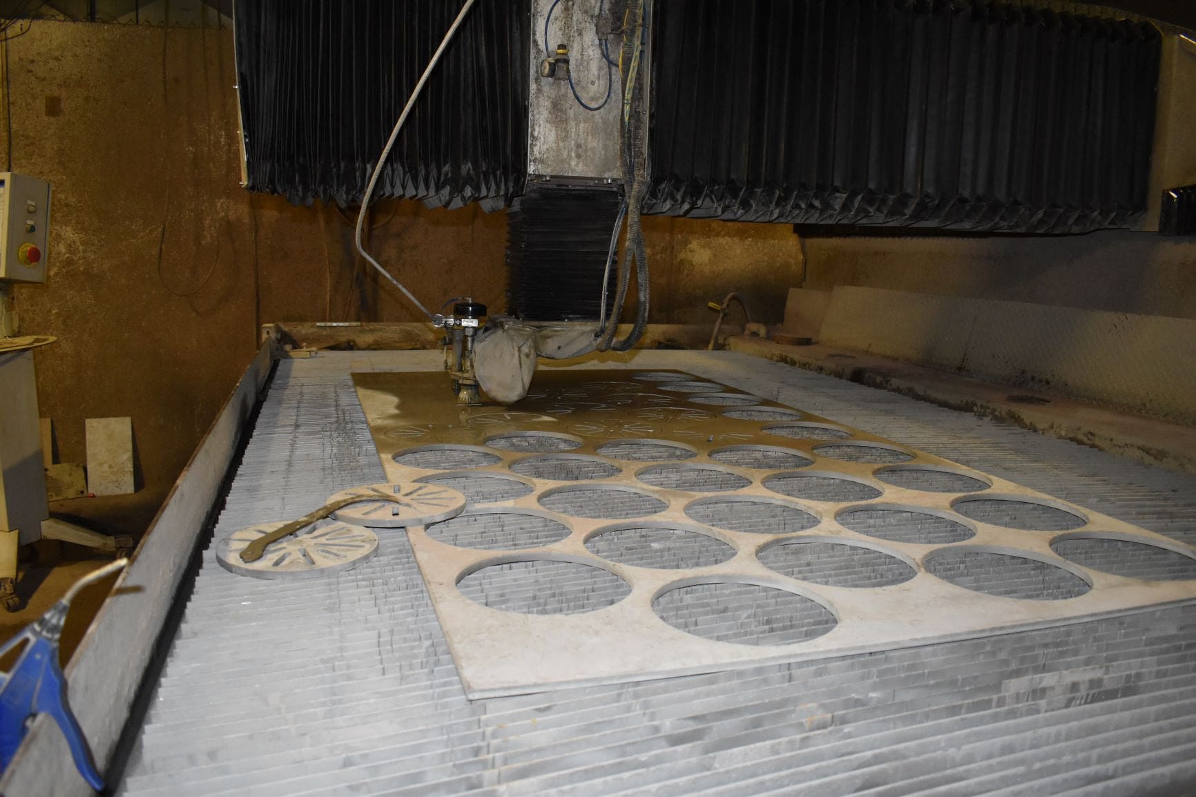 6' x 12' Flow IFB 6x12 5-Axis Waterjet, 2008 - 90,000 PSI, Dynamic Cutting Head - Image 4