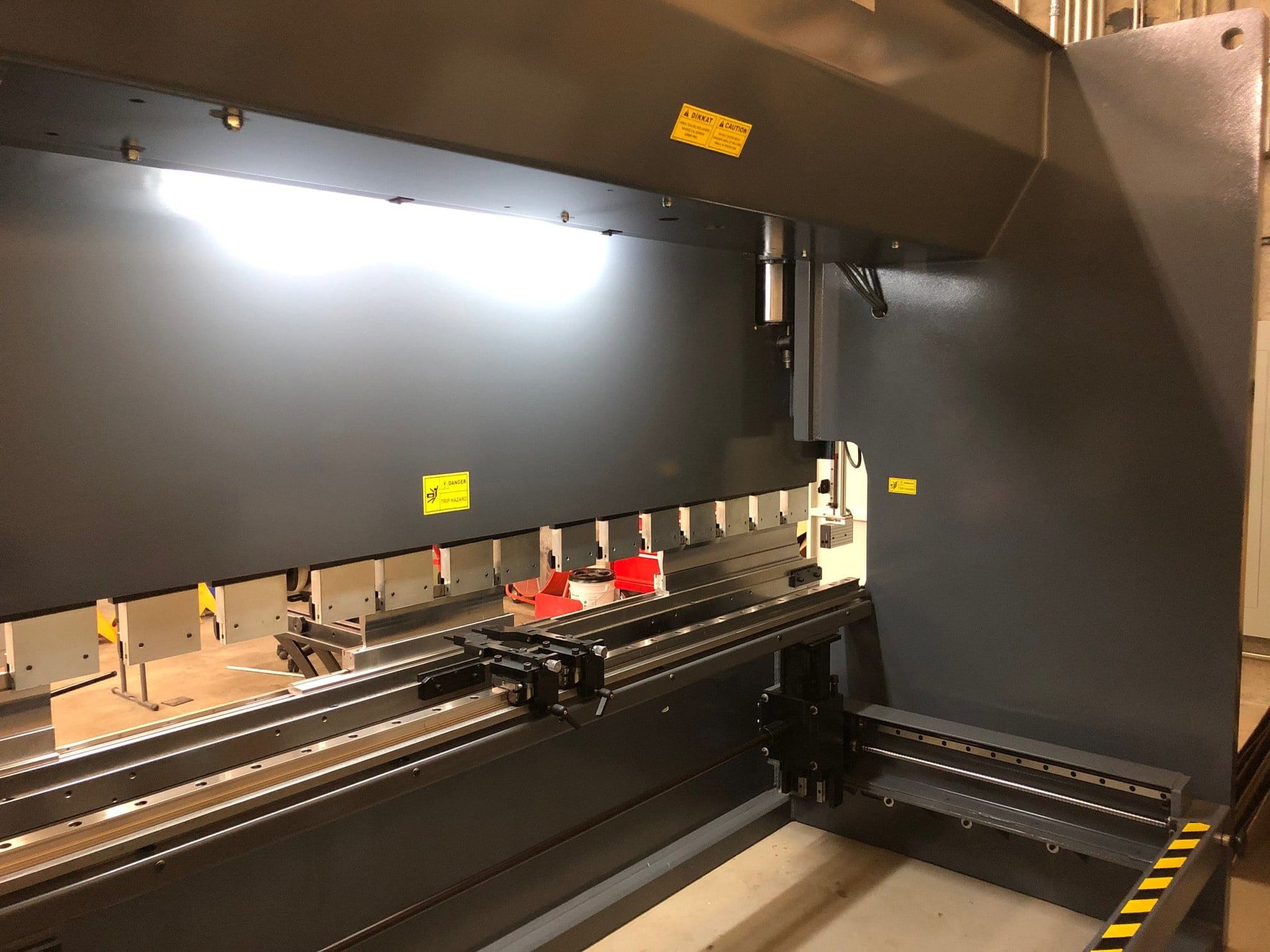 242 Ton x 12' Durma ADR 37220 CNC Press Brake, 2013- Delem DA56, R Axis, Tooling Included - Image 3