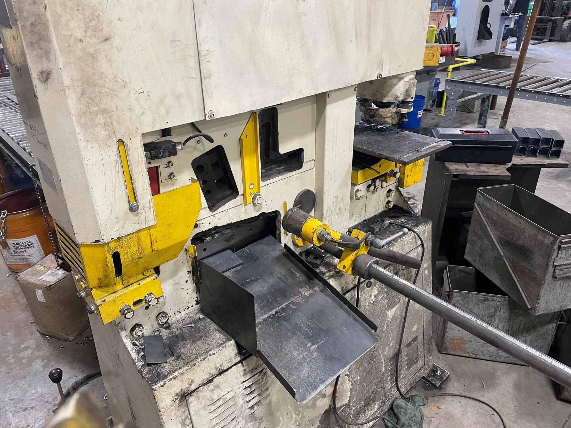 60 Ton Geka Hydracrop Ironworker, With Auto Shearing Gauge - Image 3