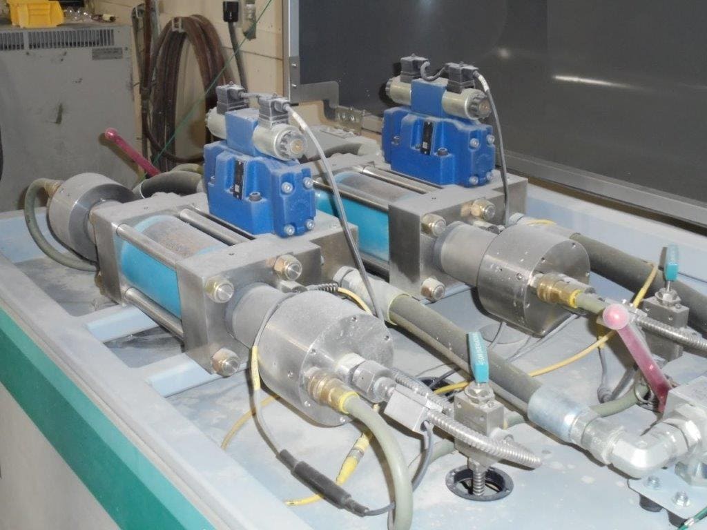 Motoman K10M (2) Station Cell Robot, 2016 - Flow 7X 50 HP Intensifier Pump - Image 3