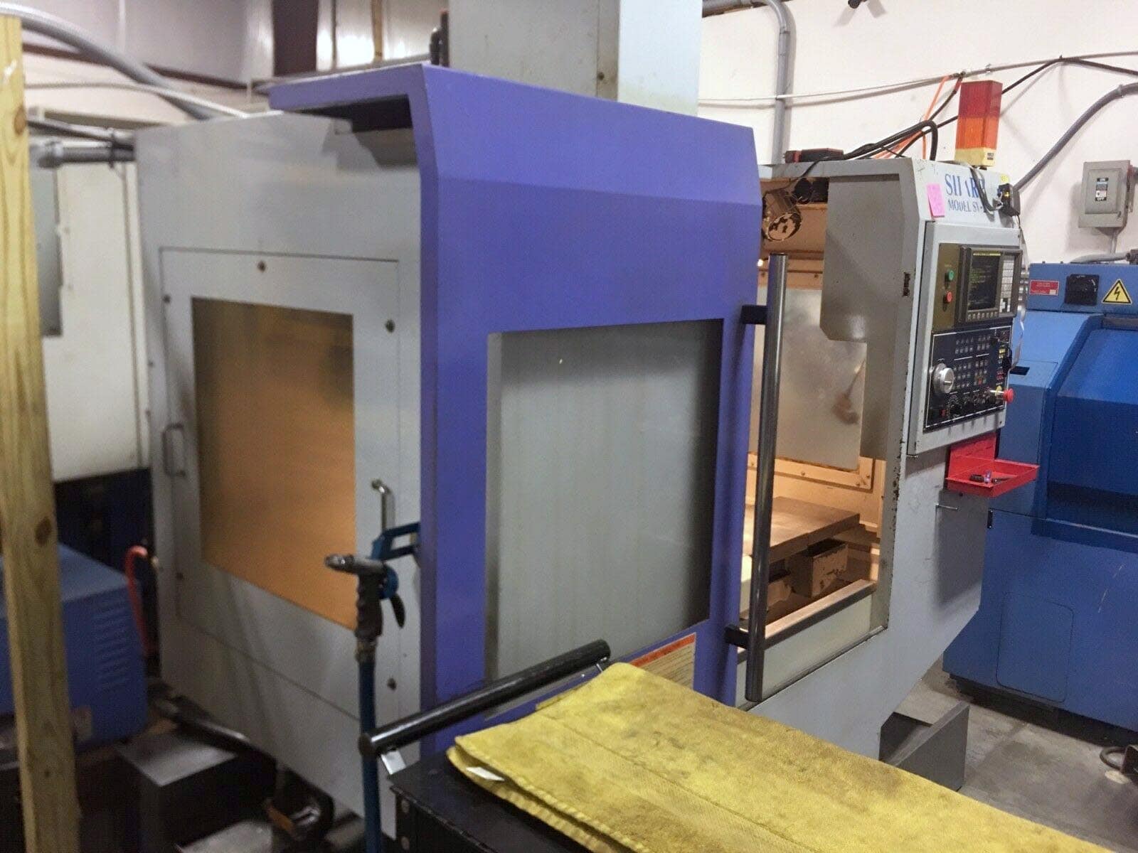 Sharp SV-2412 VMC, 2003 - USB, 16 ATC, Fanuc - Image 5