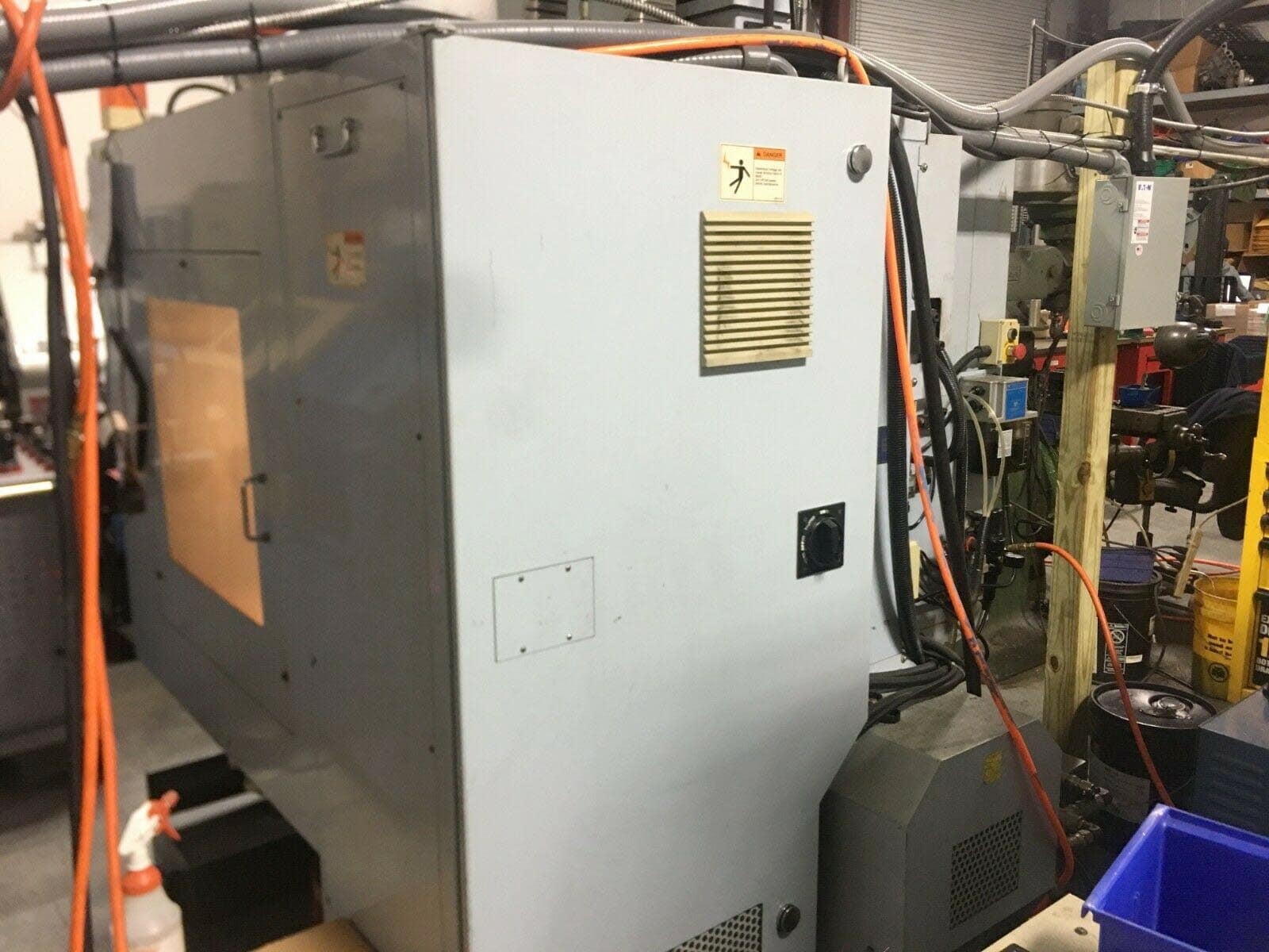 Sharp SV-2412 VMC, 2003 - USB, 16 ATC, Fanuc - Image 6