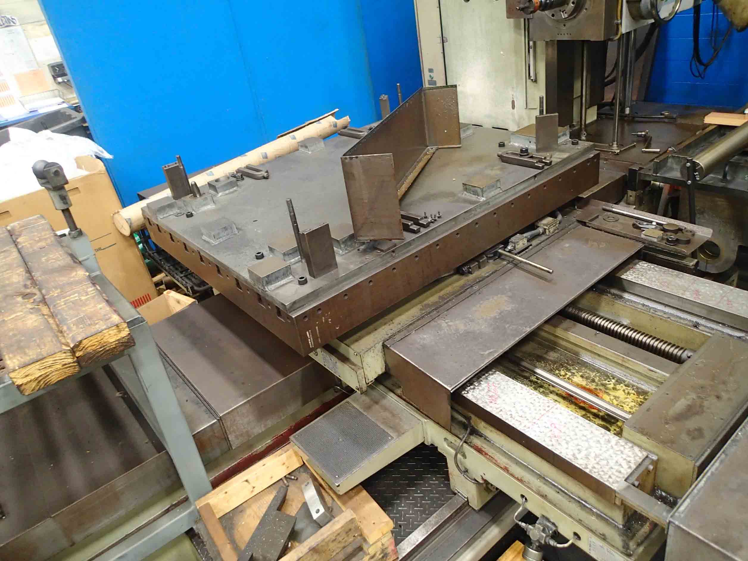 Shibaura BT-10B Horizontal Boring Mill, 1982- 55" x 63" Table - Image 8