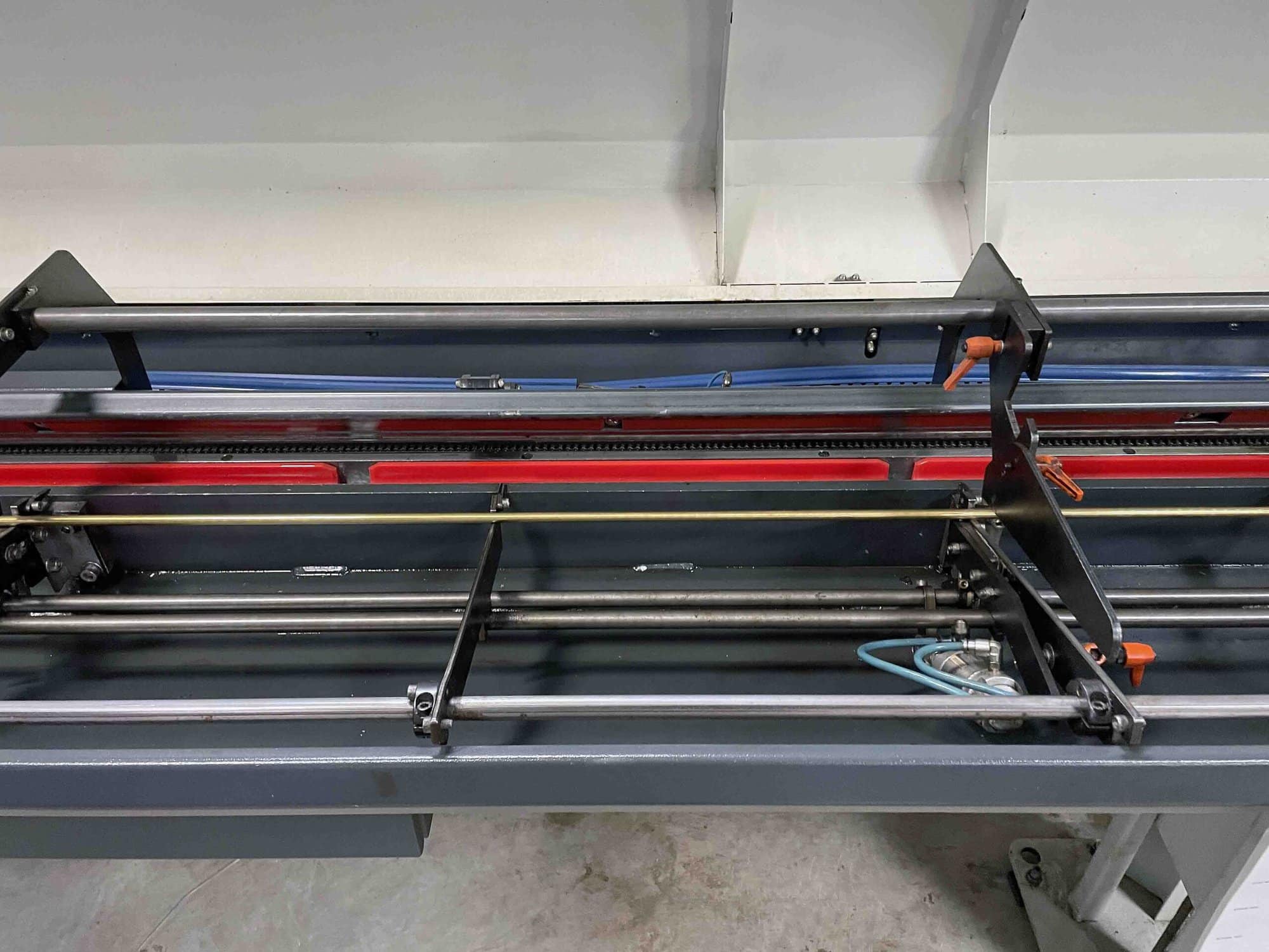 Traub TNL26 CNC Swiss Lathe, 2001- LNS Bar Feeder, Mist Collector, Conveyor, 34 Stations, Live Tools - Image 6
