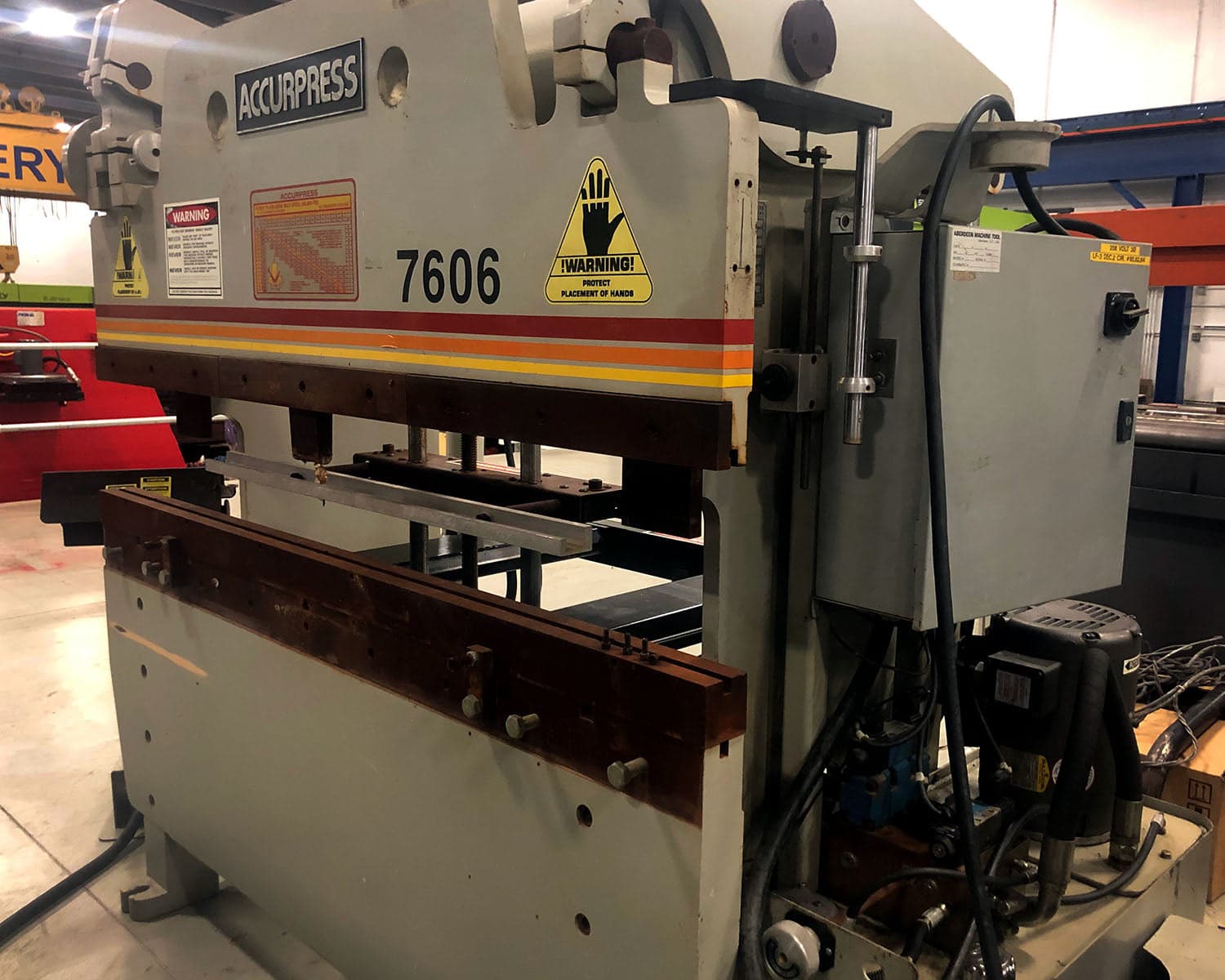 60 Ton x 6' Accurpress Press Brake, 1995 - Operates as RAM Only