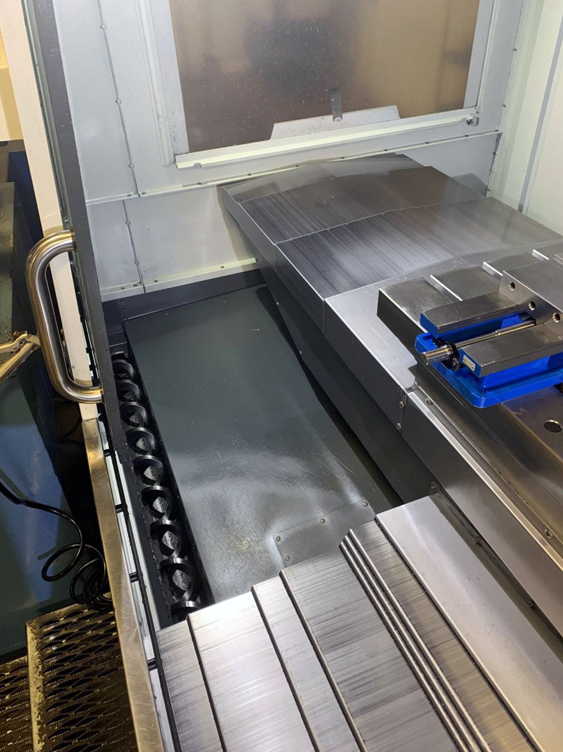Haas VF-6/50 VMC, 2019- Clean, Low Hours, 50 Taper, HRT-310,WIPS,Chip Auger, 1,000PSI TSC, 4th Axis Ready, High Speed Machining, Stallion Trunnion, Available Tooling - Image 2